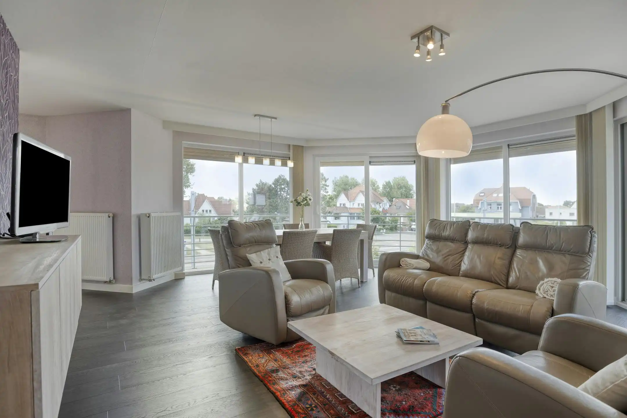 Appartement met 3 slaapkamers en garage vlakbij zee in Sint-Idesbald foto 2