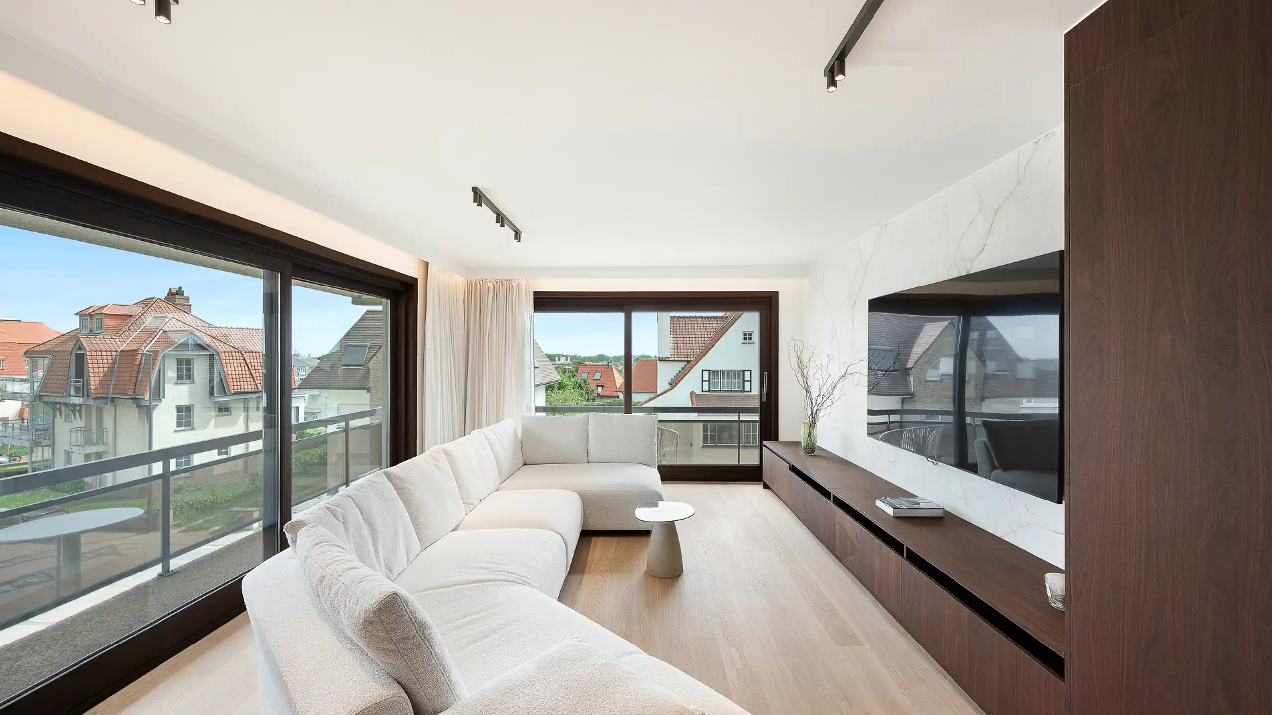 Prachtig gerenoveerd duplex appartement [J. Nellenslaan -Duinbergen]. foto 3