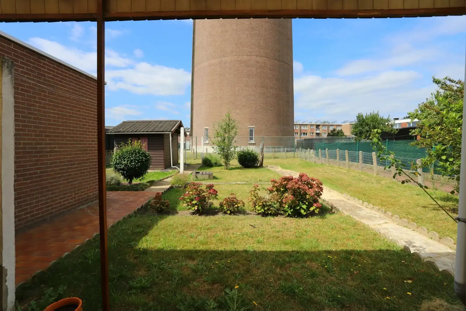 Halfopen gezinswoning met 3 slaapkamers en tuin in Genk foto 4