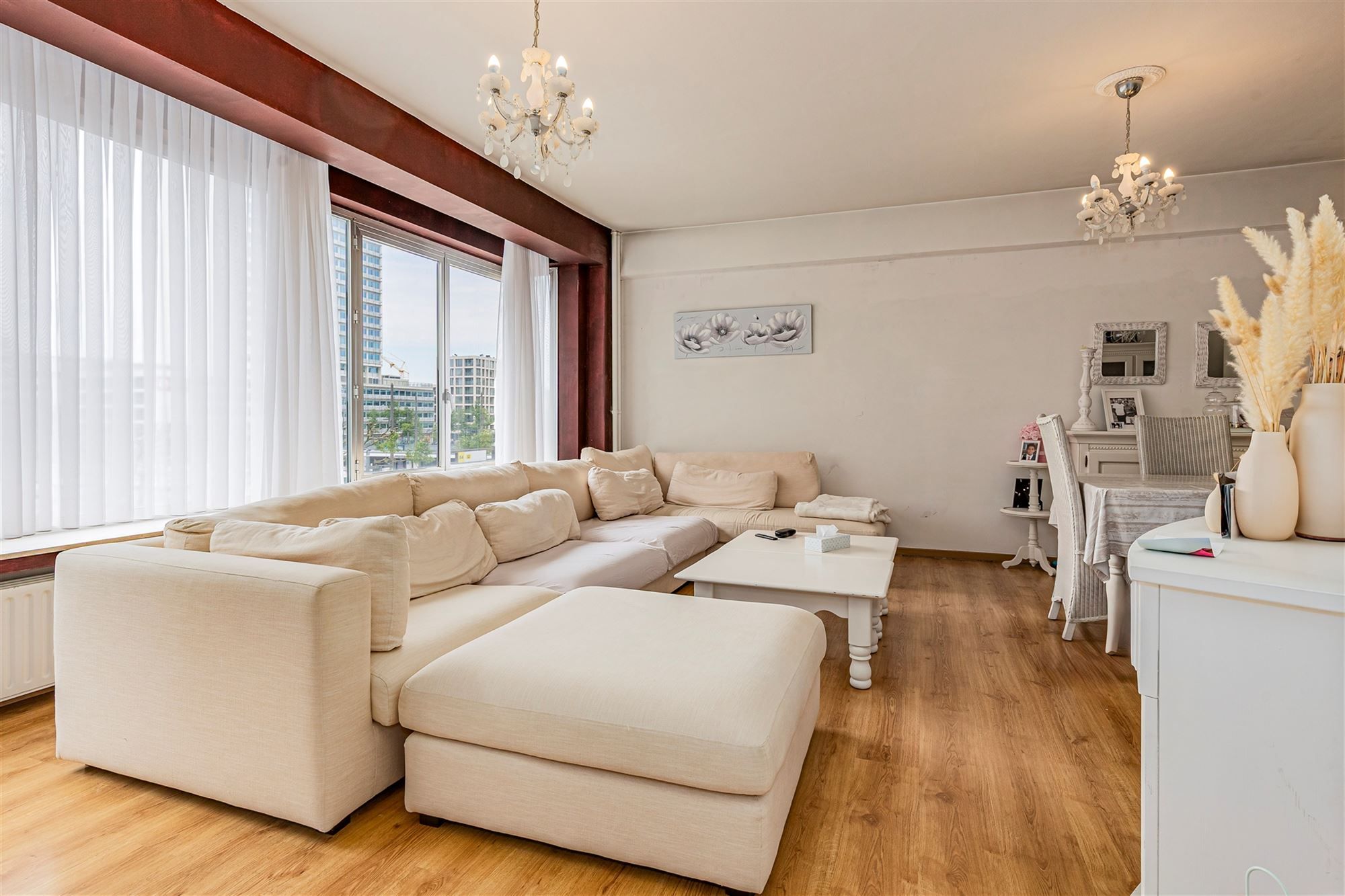 Zeer licht 3 slaapkamer appartement aan Rooseveltplaats en Opera foto 4