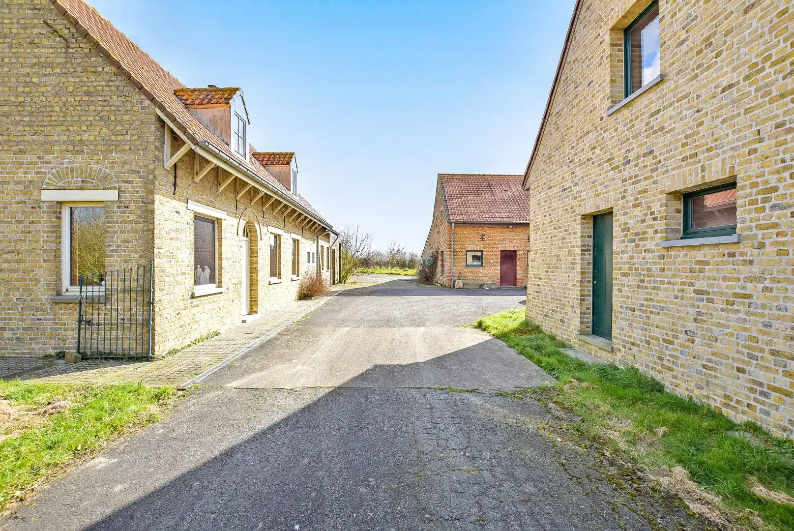Uniek gelegen landhuis op 4334 m² gelegen te Diksmuide. foto 3