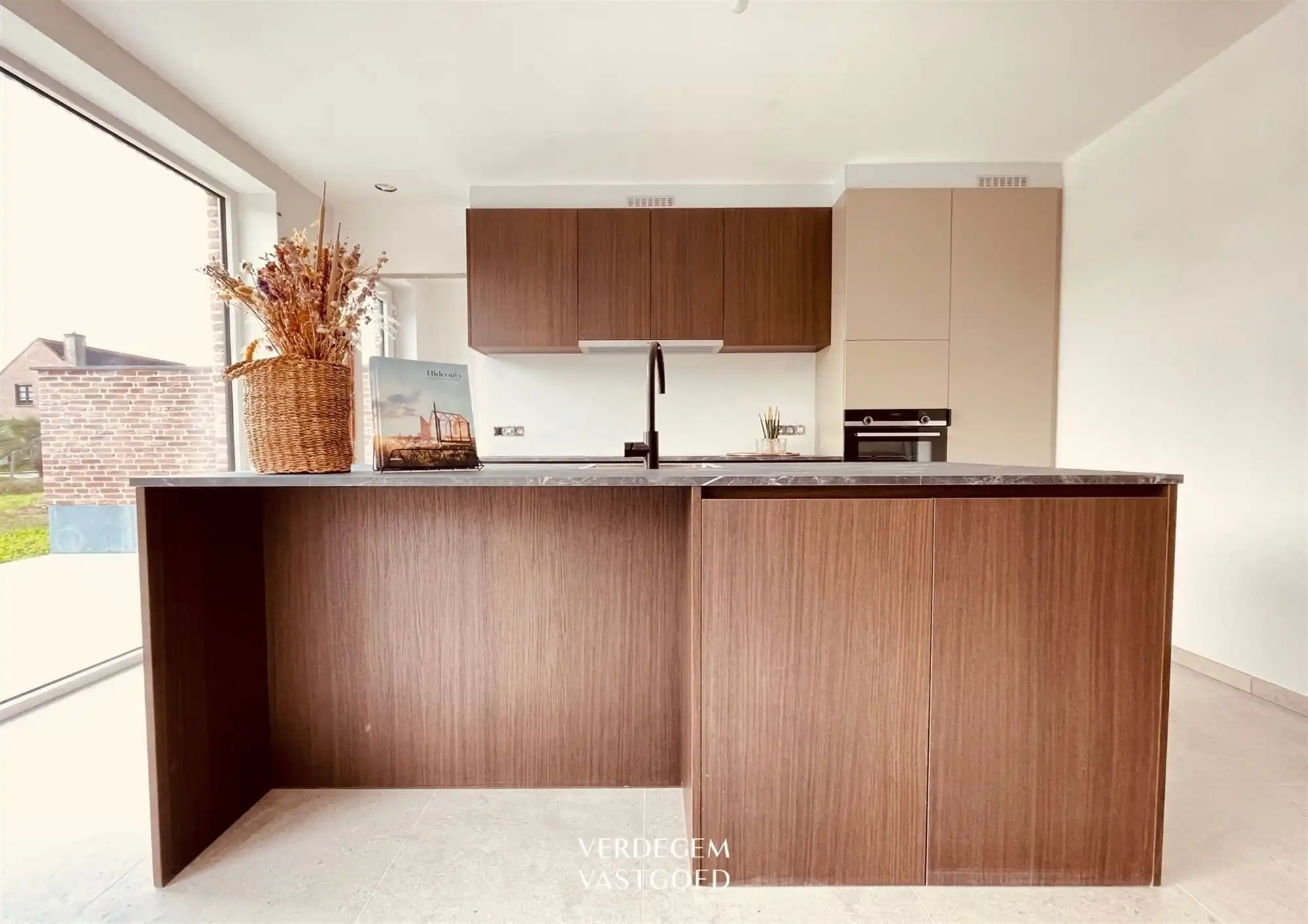 Prachtige woning in landelijke stijl met 5 slaapkamers in rustig woonerf foto 4