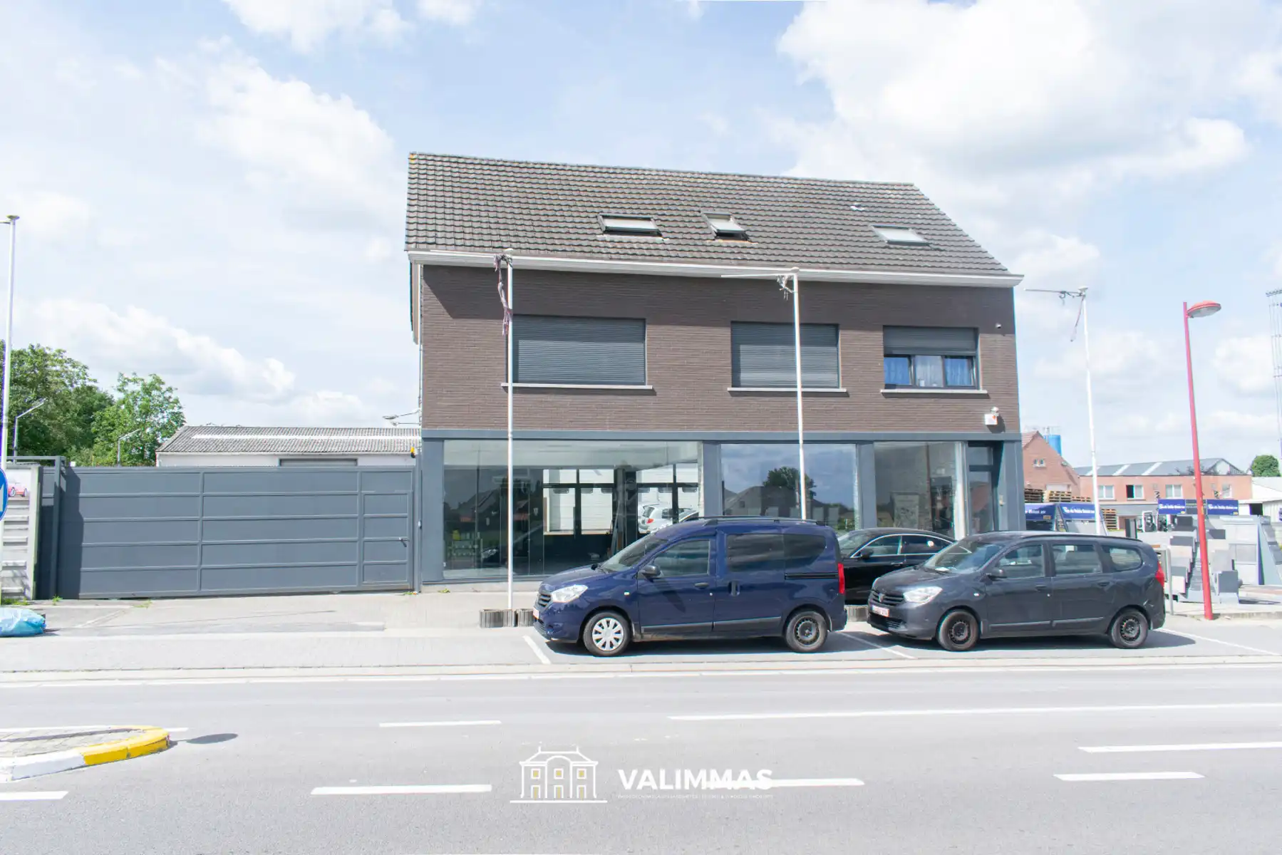 Handelsruimte / showroom met opslagplaats en parking... foto 2