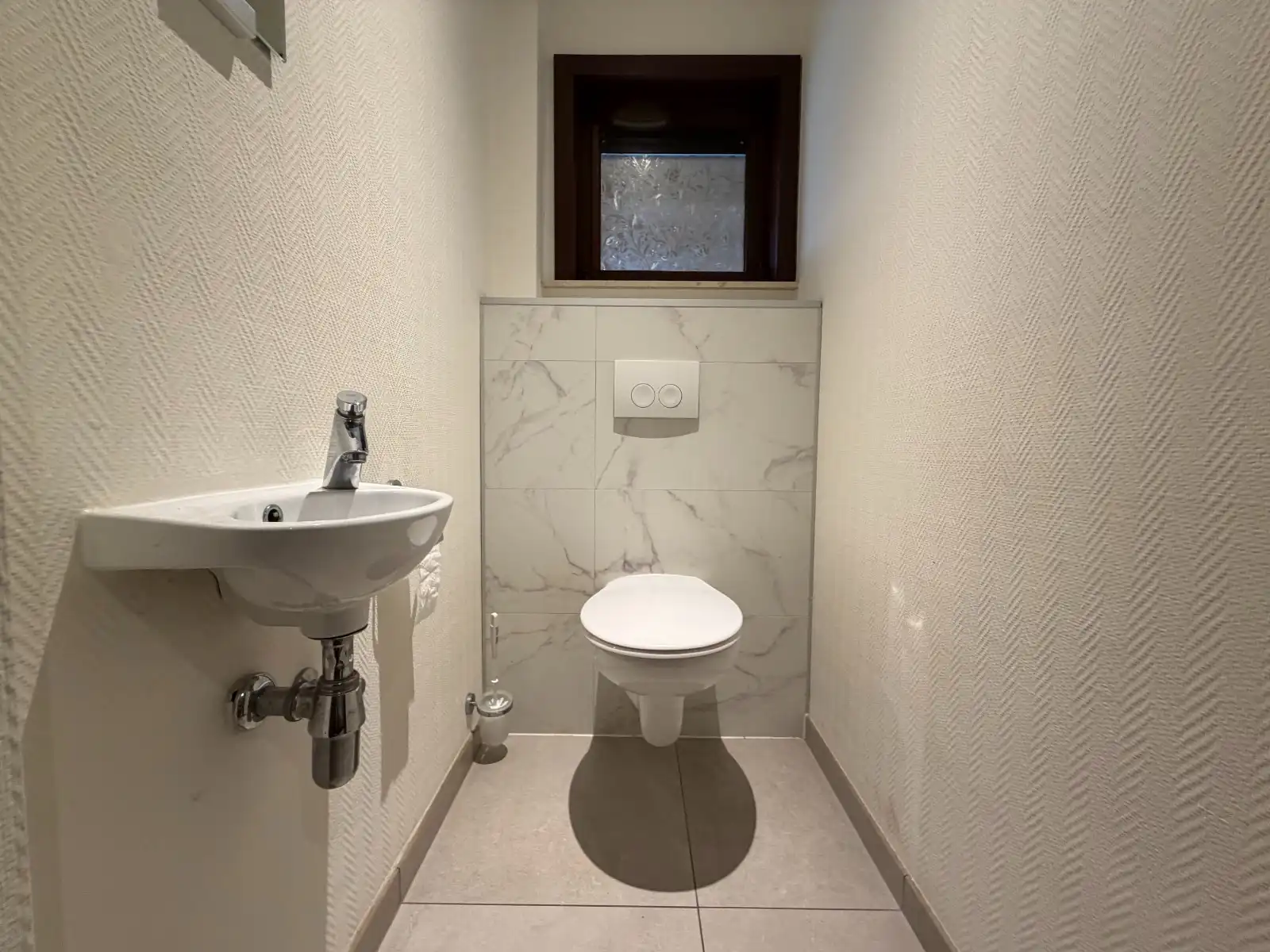 Ruime halfopen woning met 3 slaapkamers, garage en zonnige tuin in het centrum van Deinze foto 9