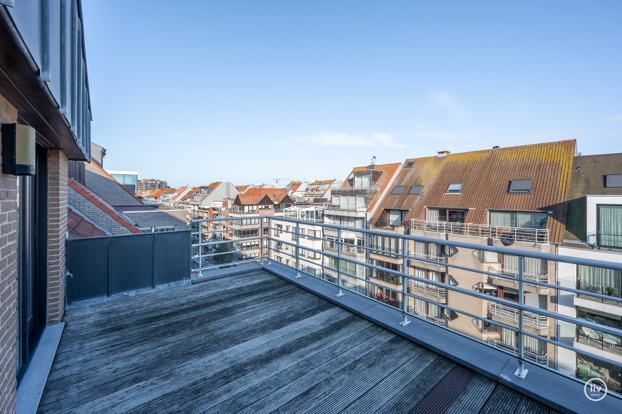 Aangename op te frissen duplex  met mooie terrassen centraal gelegen op de Leopoldlaan te Knokke.  foto 18