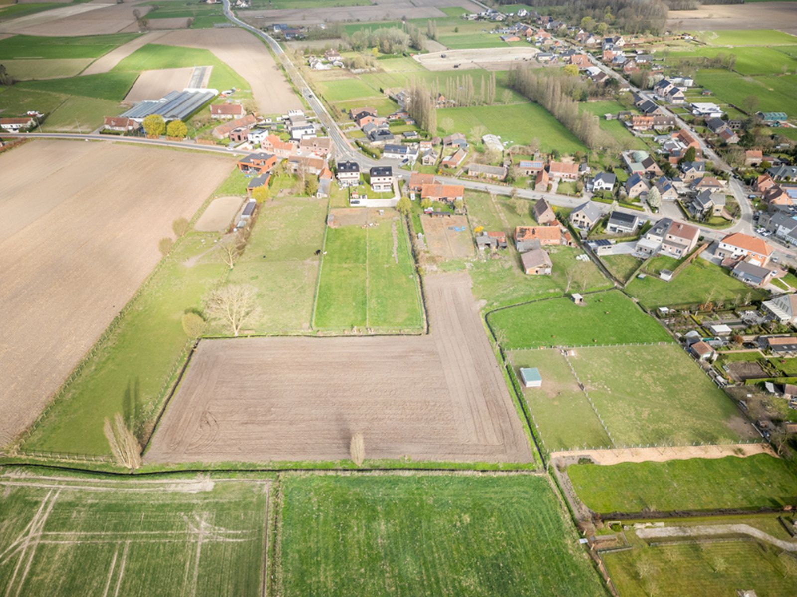 Hoeve met bijgebouwen op circa 1,2 ha foto 10