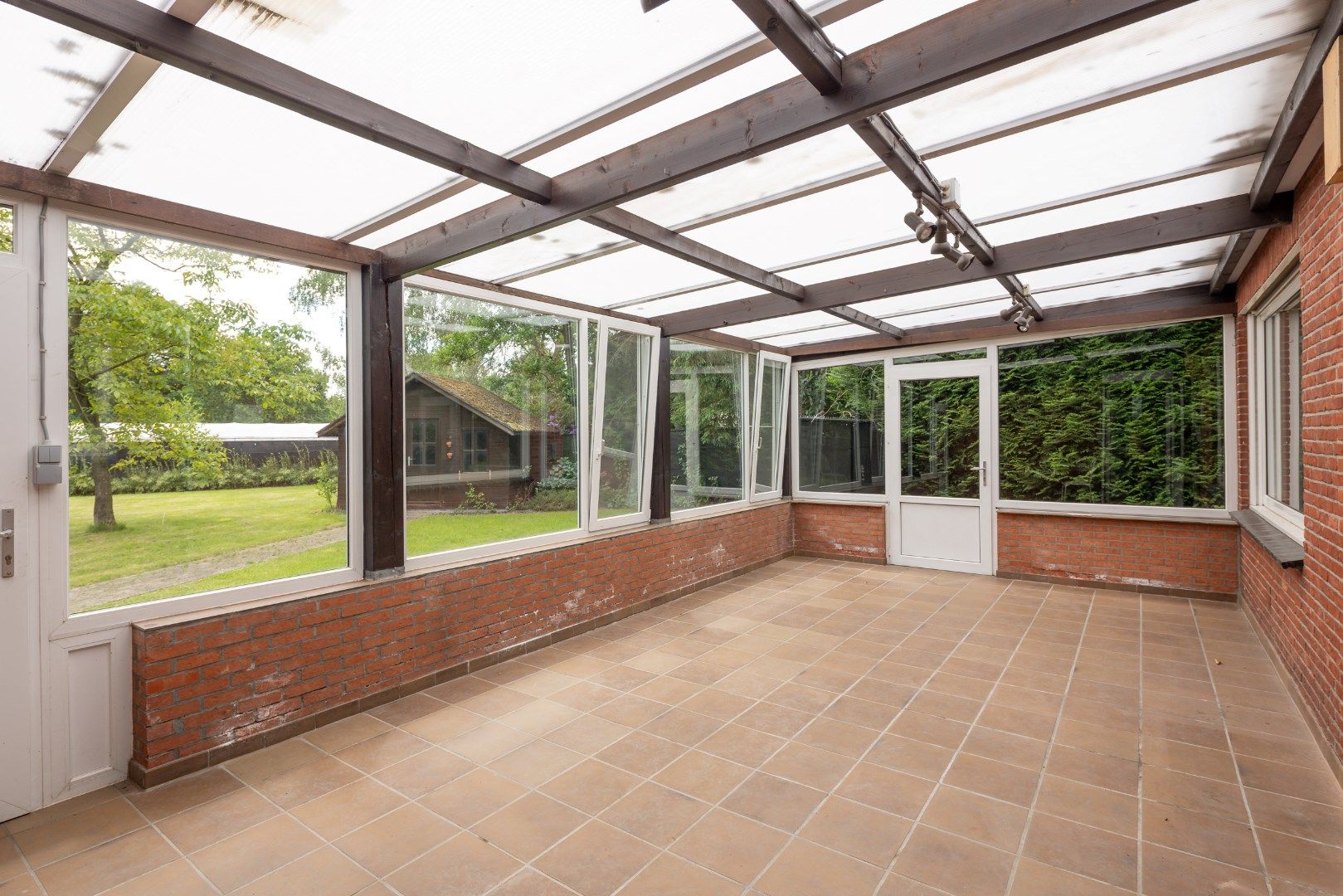 Ruime woning met vrij zicht te koop! foto 19