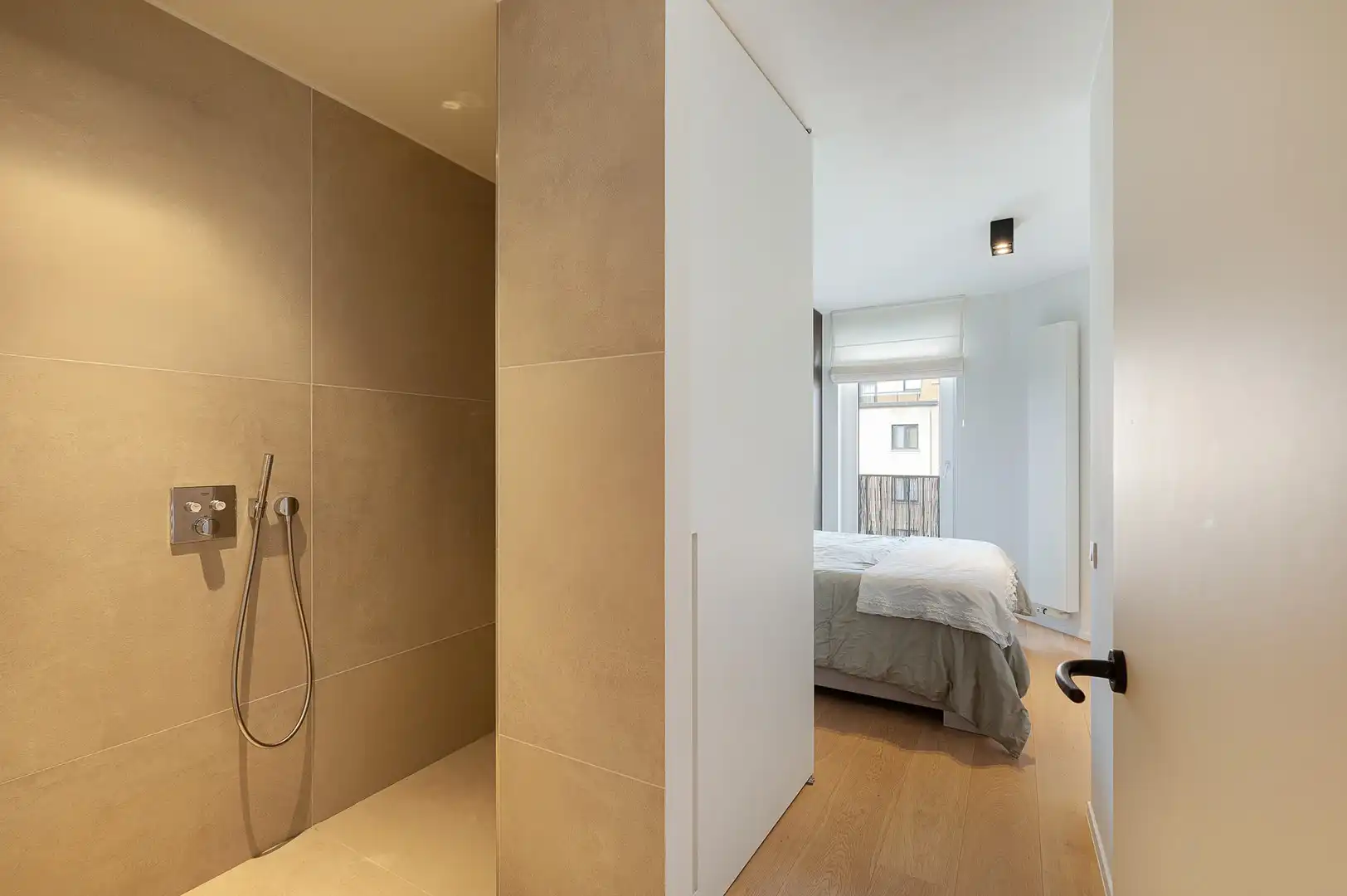 Luxueus gerenoveerd 3-slaapkamerappartement nabij zee. foto 23