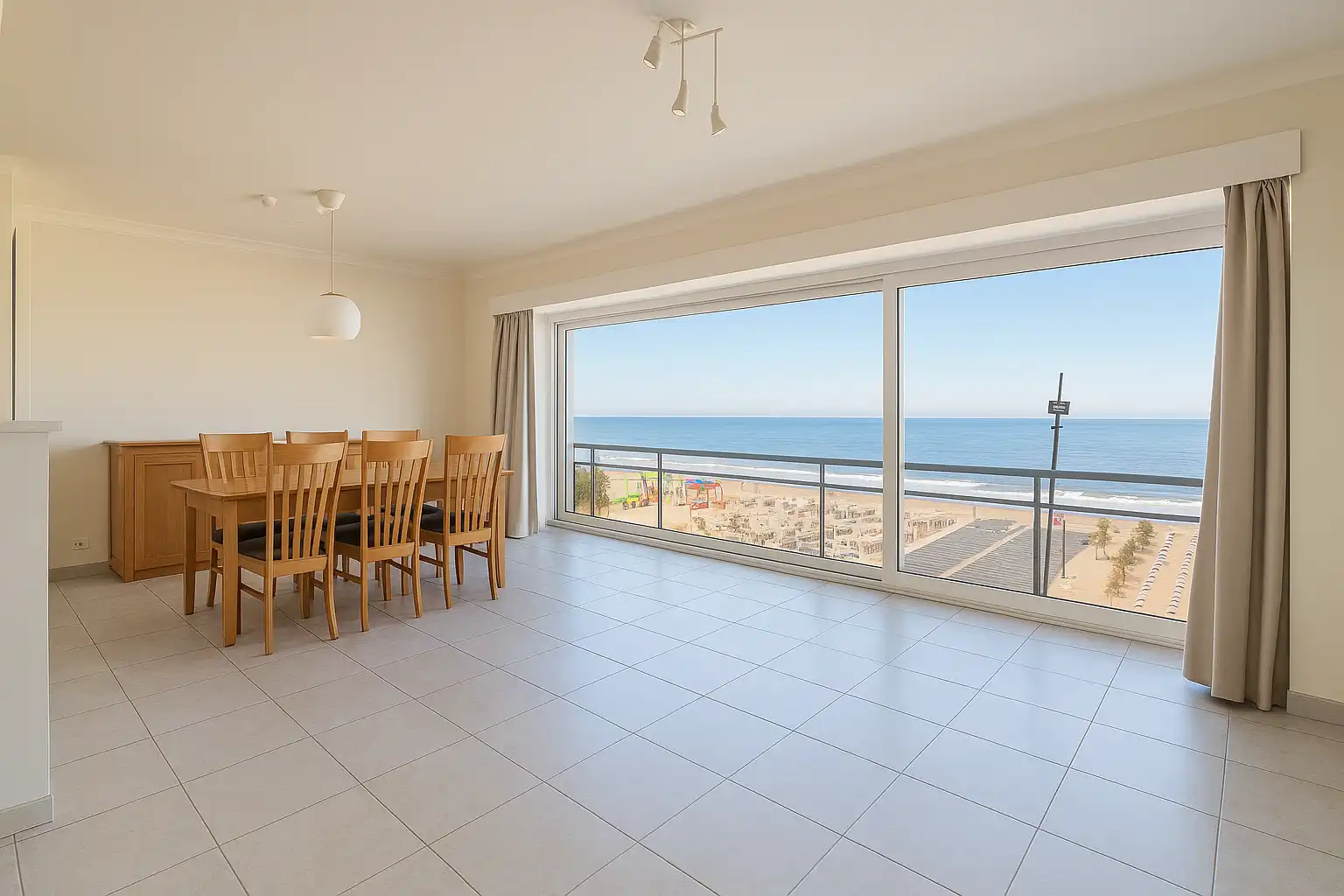 Bijzonder ruim (90 m²), hedendaags 2-slaapkamerappartement met prachtig frontaal zicht op zee.  foto 7