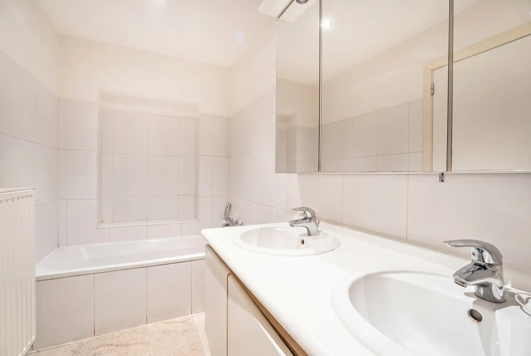 Gelijkvloers erfgoedappartement met tuin in Halle foto 8