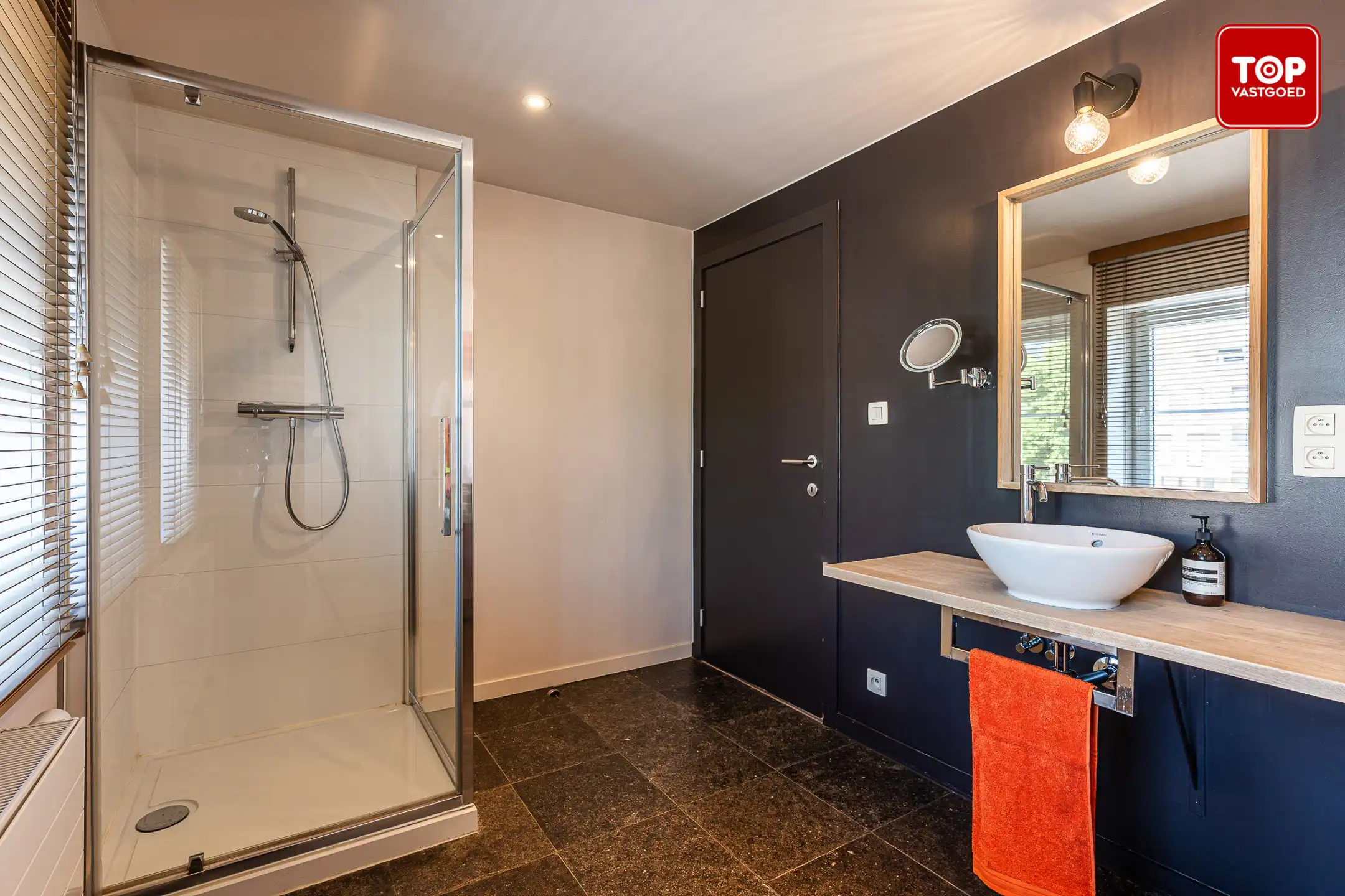 Instapklare combinatie van handelsgelijkvloers en bel-etagewoning op een uiterst gunstige locatie. foto 34