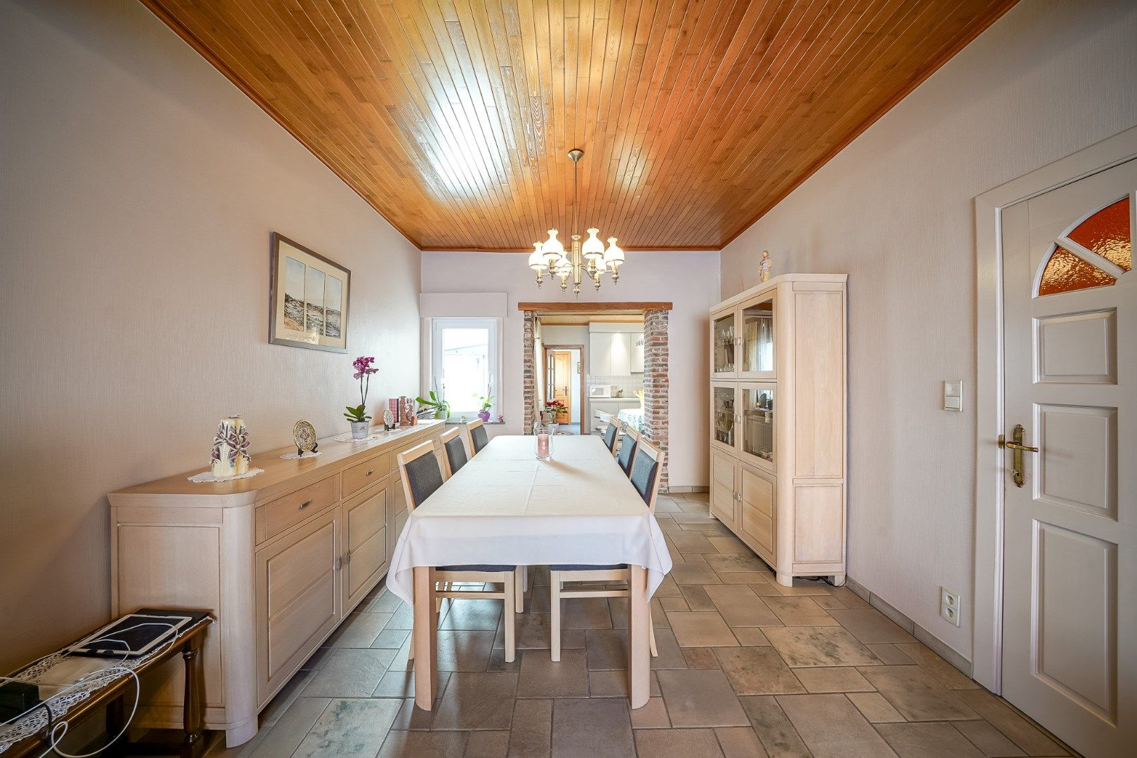 TE KOOP  instapklare woning met grote zonnige tuin en garage/loods. foto 6