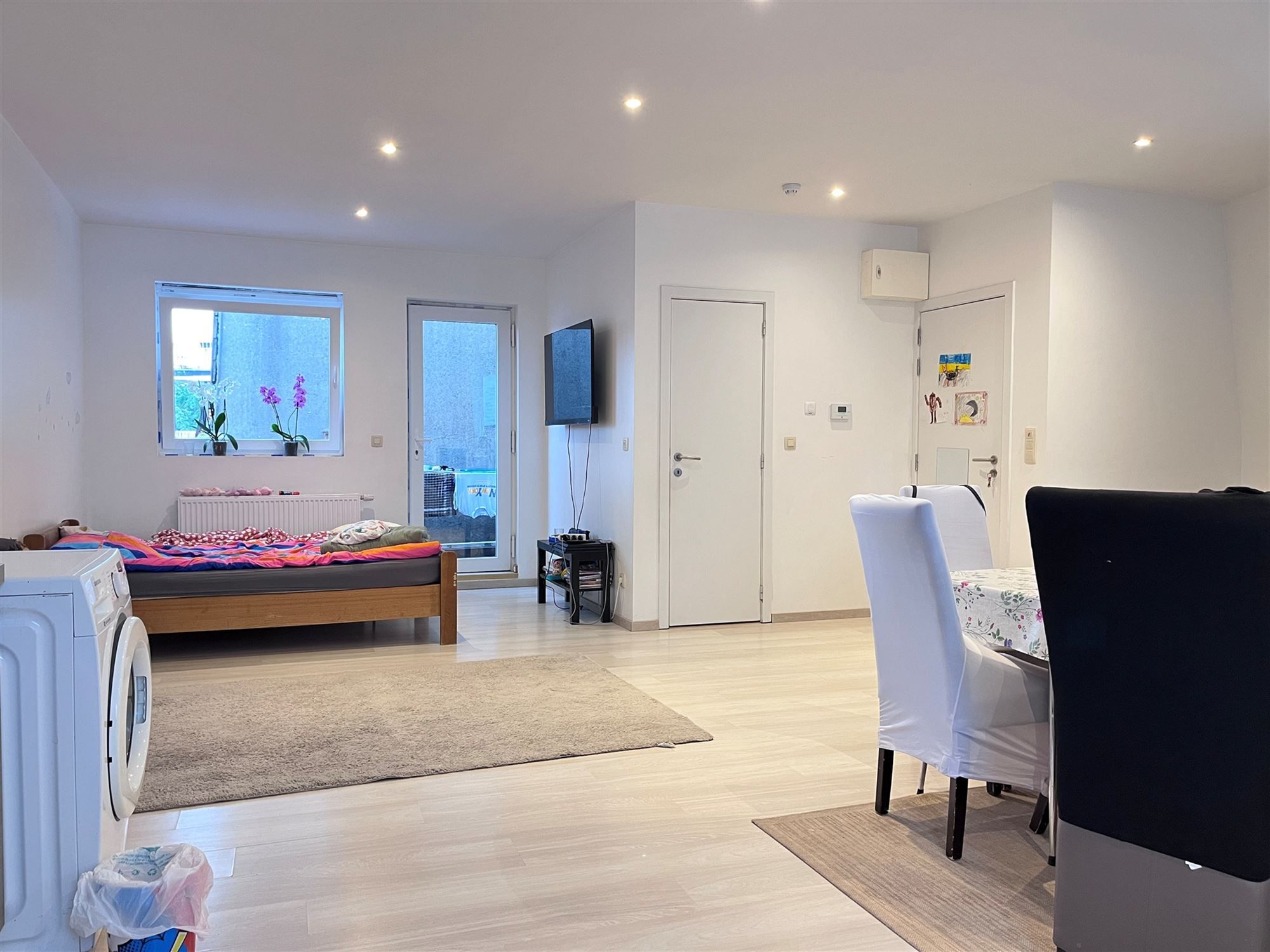 Vergund opbrengsteigendom met handelspand en 3 appartementen foto 4