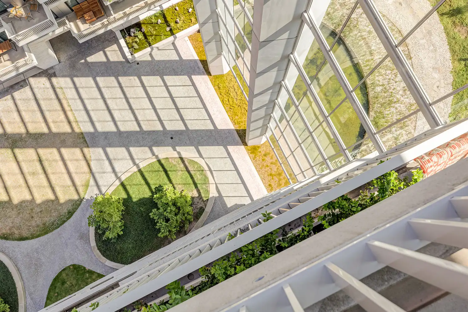 Luxueus en zorgeloos wonen op hoog niveau in de iconische Residentie Louise Marie - 2 slaapkamers en ruim terras (EPC A!) - verkoop onder het registratiestelsel! foto 12
