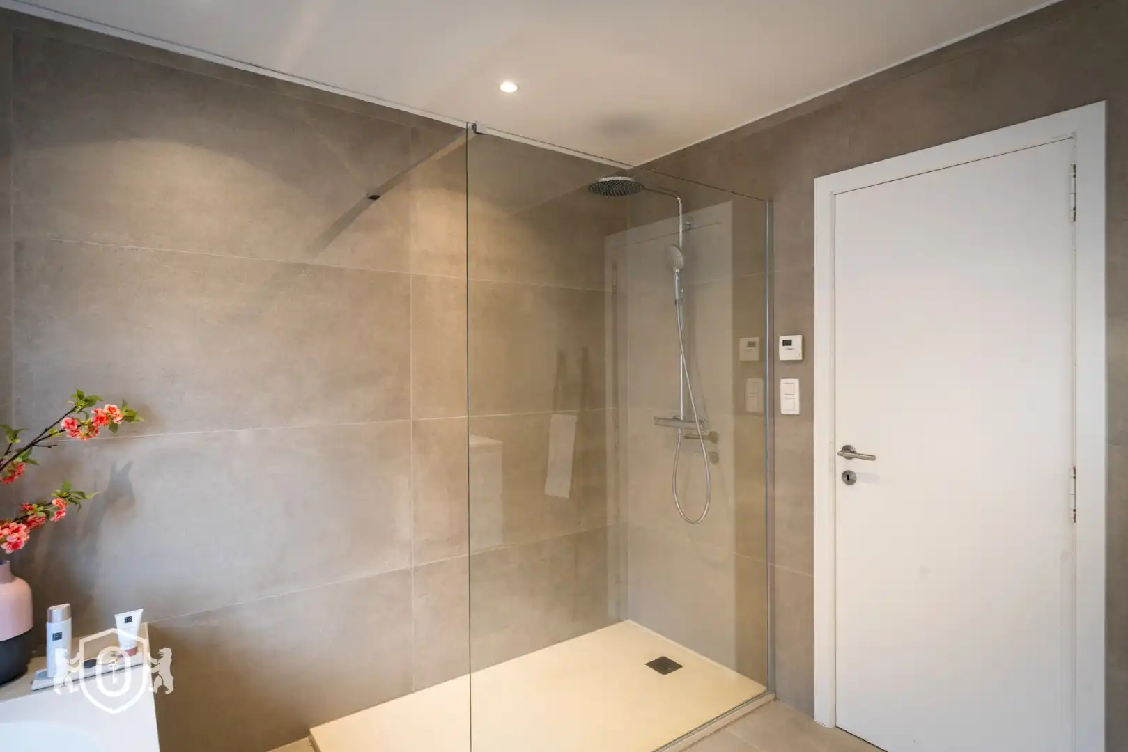 Halfopen 4-slpkr woning met tuin & garage foto 30