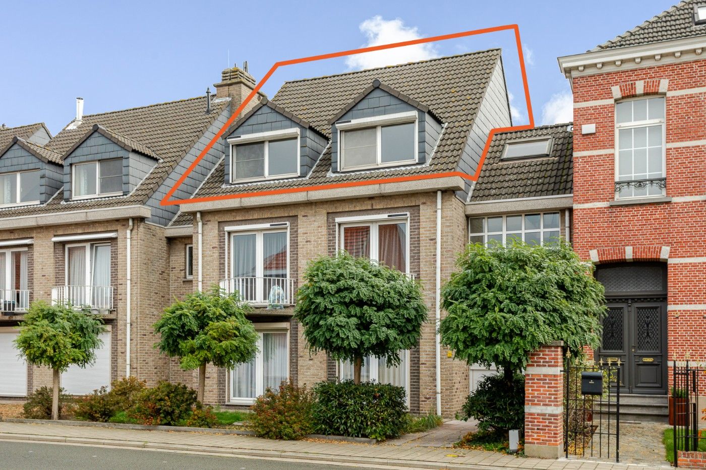 Gezellig, instapklaar dakappt. met 2 slpk. en ruim balkon foto {{pictureIndex}}