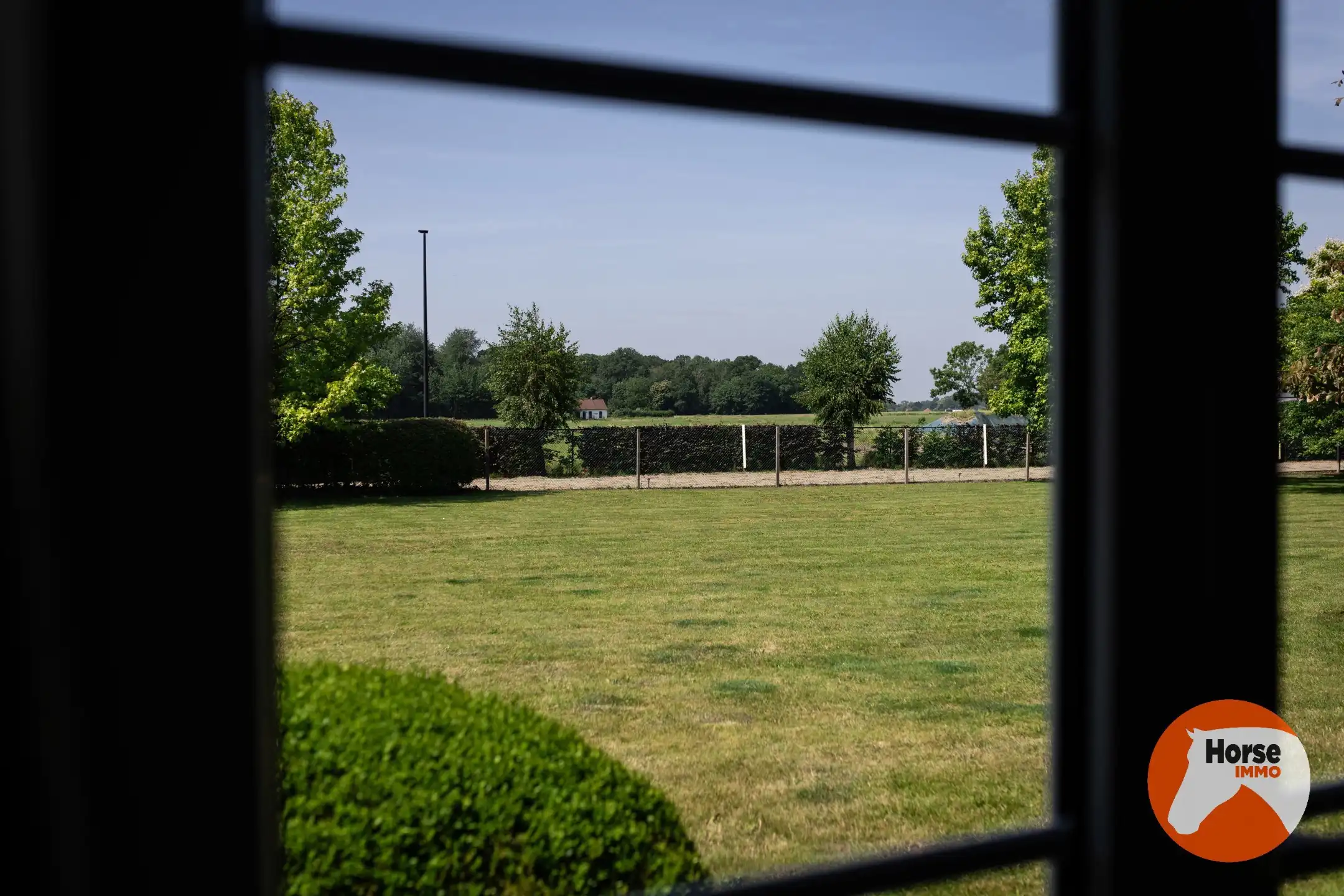 MERELBEKE -  Professioneel paardencomplex op 3,35HA foto 5