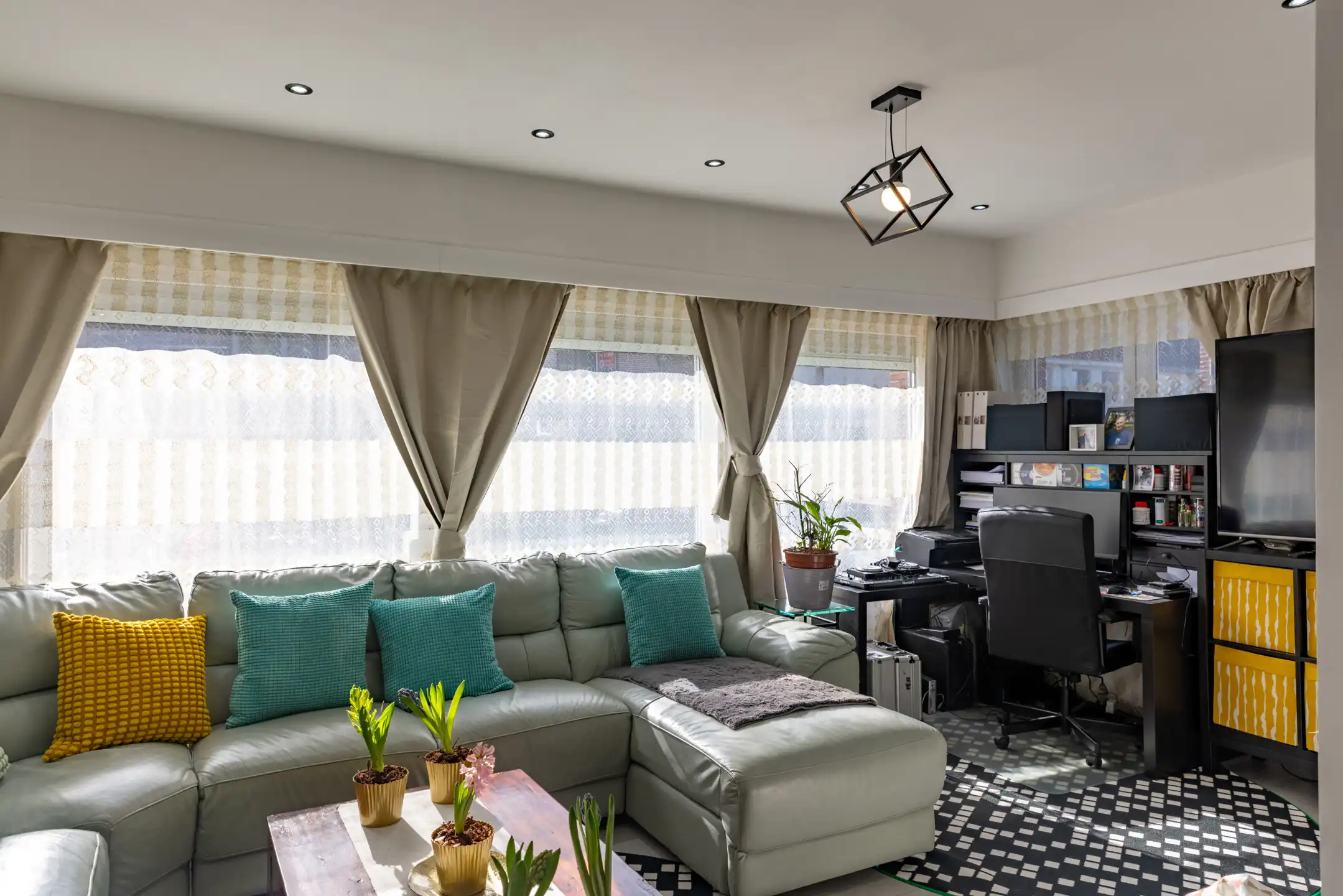 Half-open bebouwing met garage foto 3