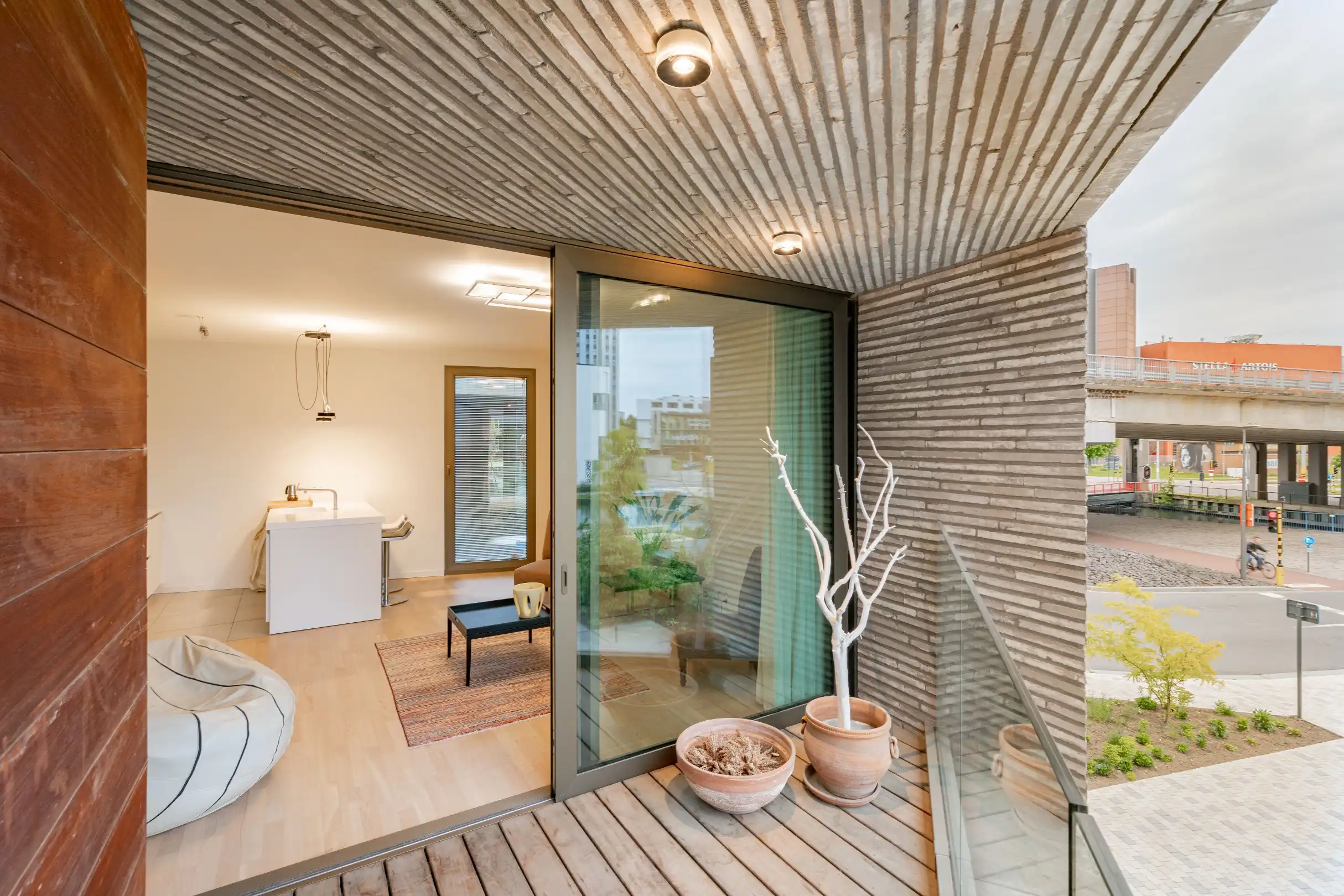 Gemeubeld 2-slaapkamer appartement aan de Vaartkom! foto 2