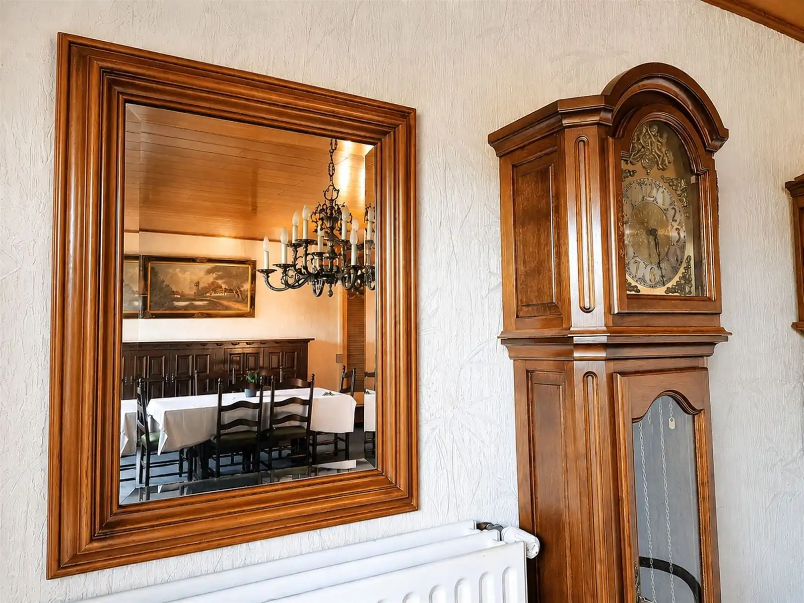 Huis met prachtige tuin in een woonwijk in doodlopende straat foto 8