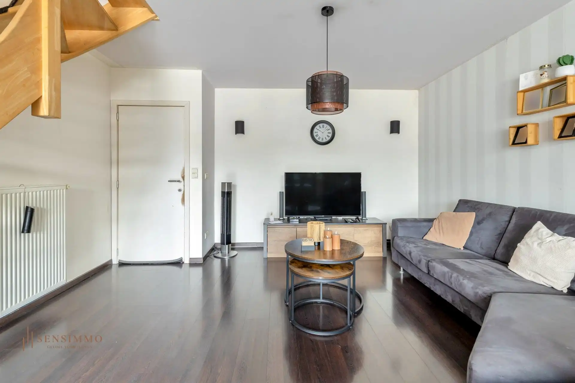 RUIM DUPLEX-APPARTEMENT VLAKBIJ CENTRUM MET 3 SLP, TERRAS, 2 AUTOSTAANPLAATSEN + 2 BERGINGEN foto 8