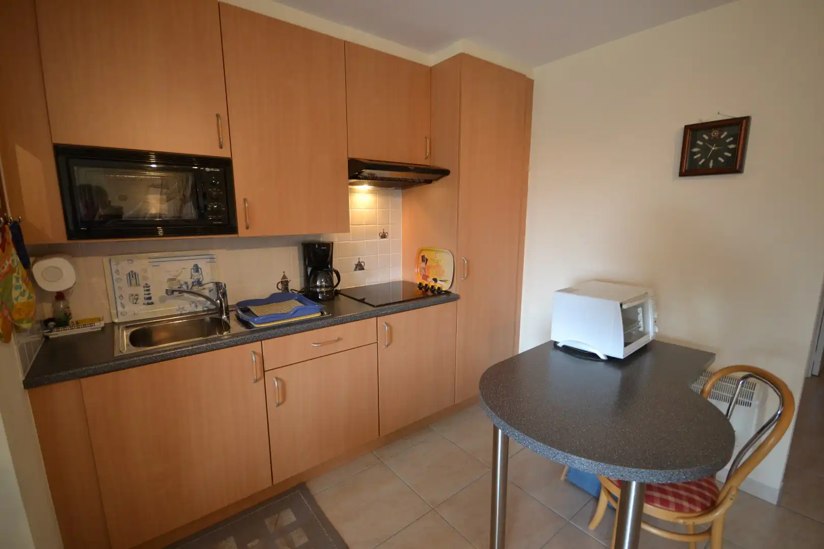Twee slaapkamer appartement op enkele stappen van de zeedijk ! foto 3