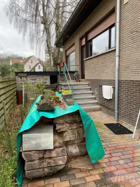 Ruime woning met tuin, 2 grote garages en kelder op grond groot 688m² foto 33