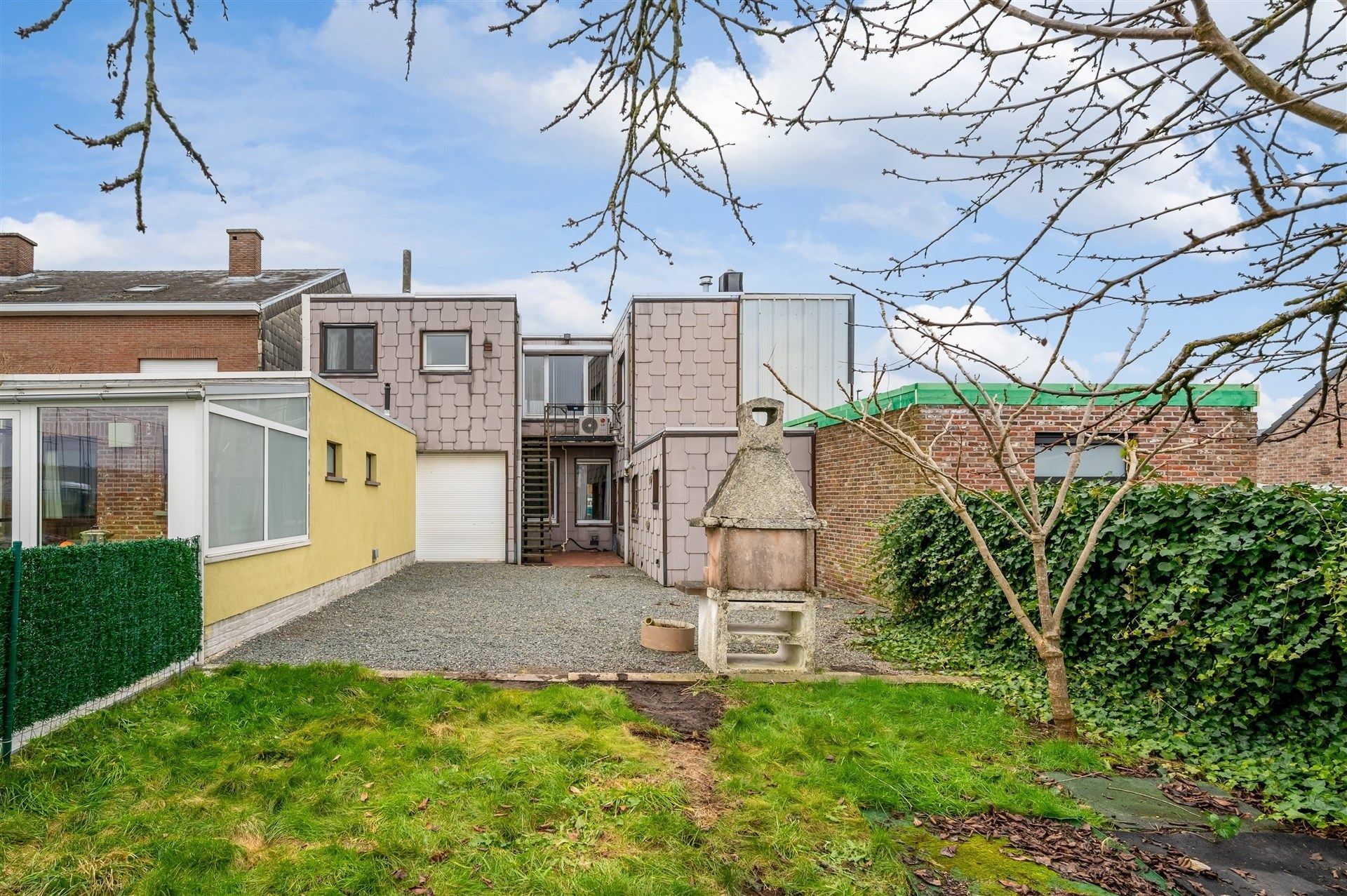 Bijzonder ruime woning met tuin en garage foto 19