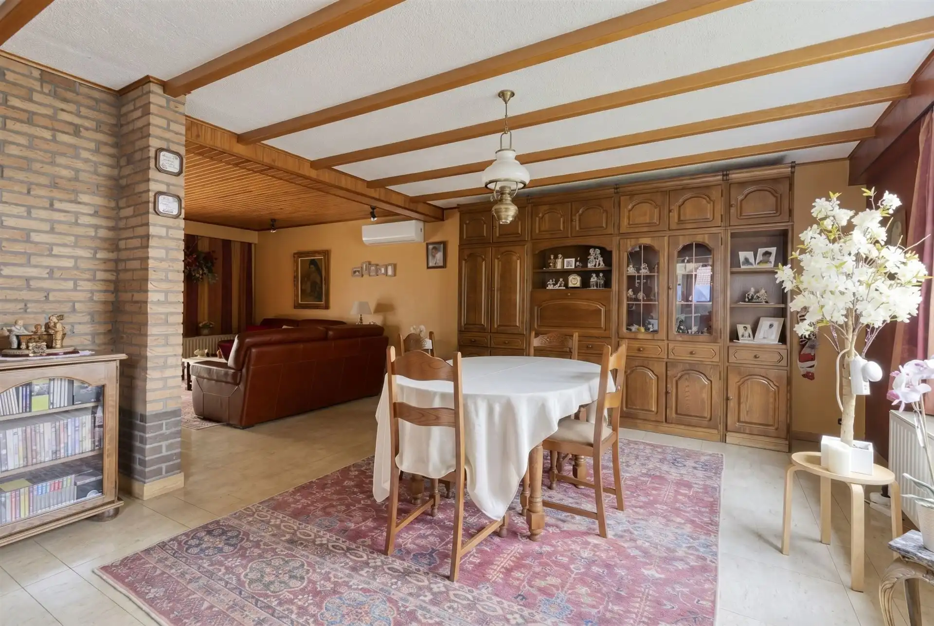 Laagbouwwoning met 2 slaapkamers, garage en tuin.  foto 4