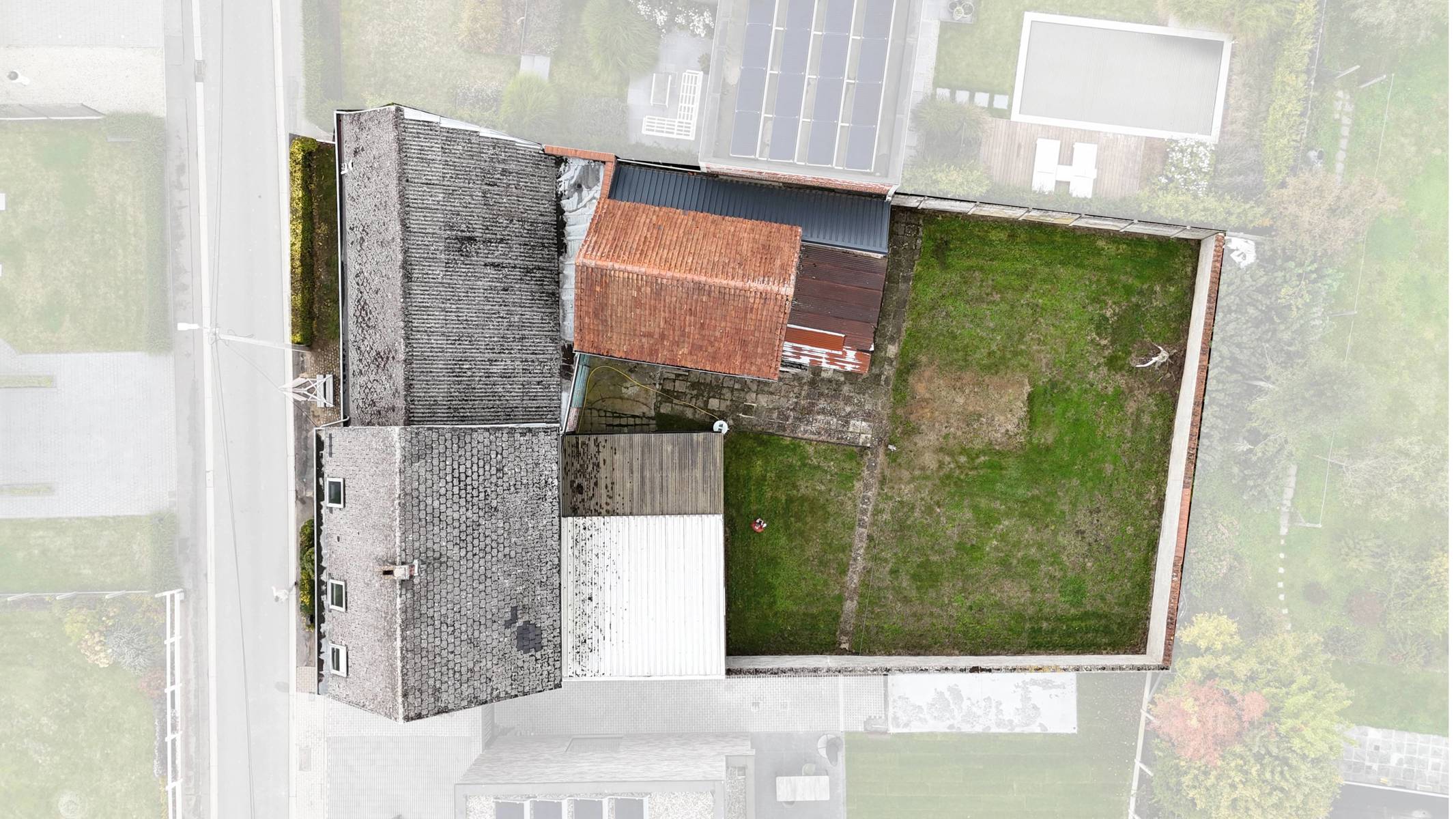 Rustig gelegen hoeve met bijgebouwen en veel potentieel foto 5