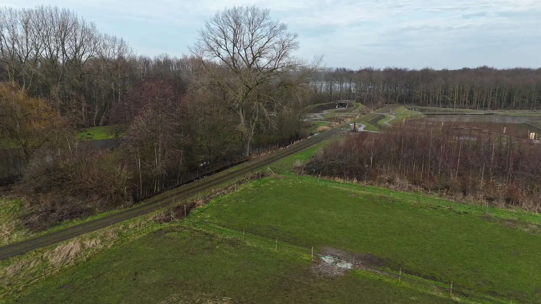 Te renoveren woning te koop aan De Gavers te Harelbeke! TOP ligging!  foto 2