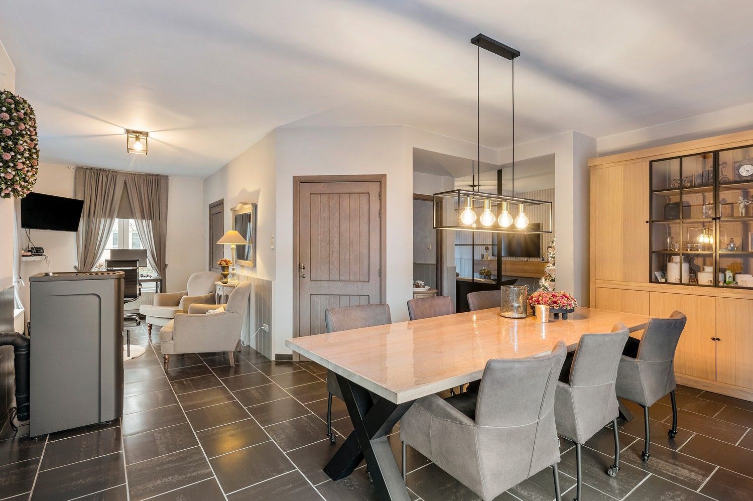 Ruime, instapklare pastorijwoning met bijgebouw op 1 180 m². foto 9