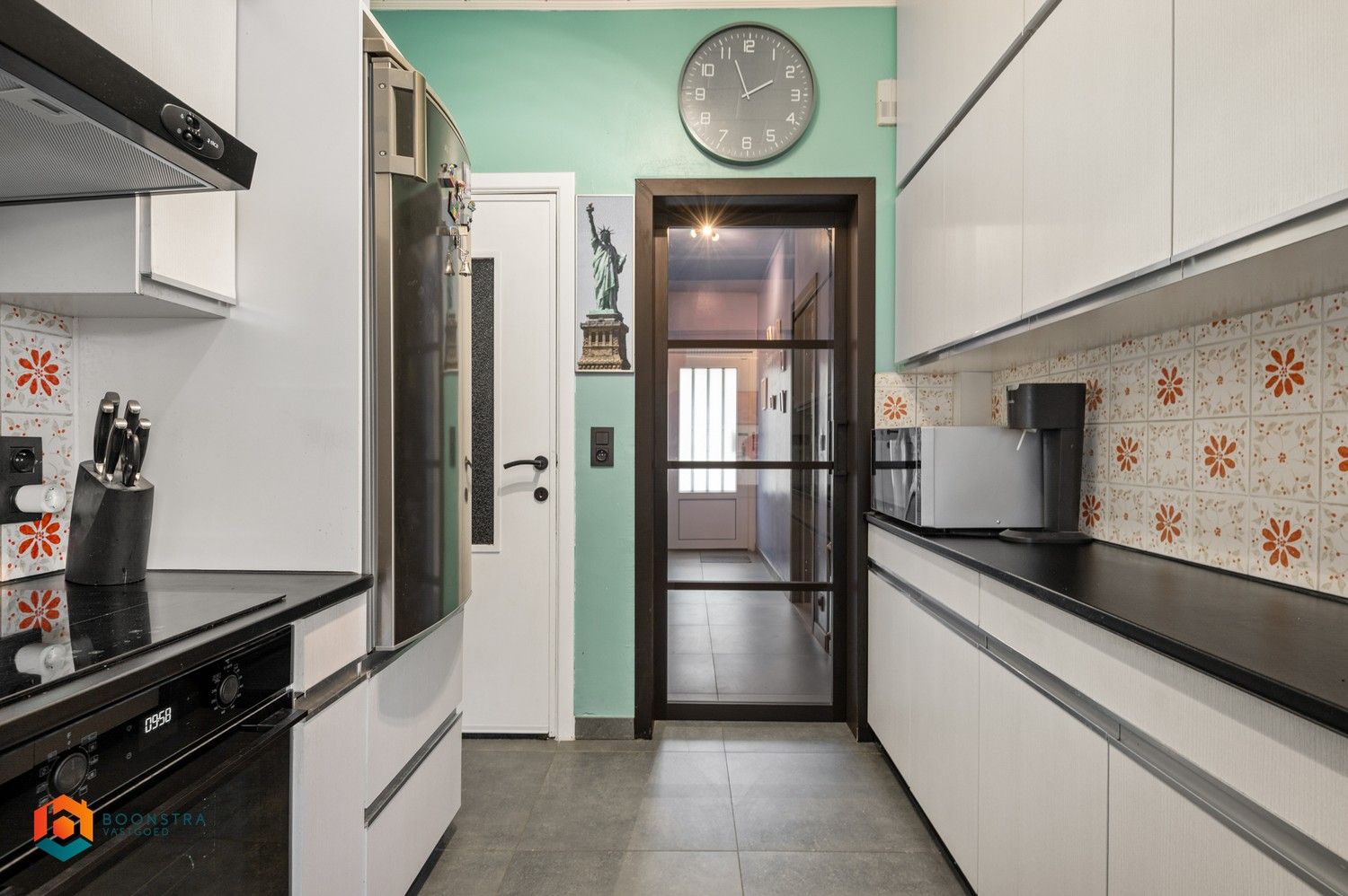 Instapklare woning met 3 slpkrs, garages en tuin te Weerde foto 4