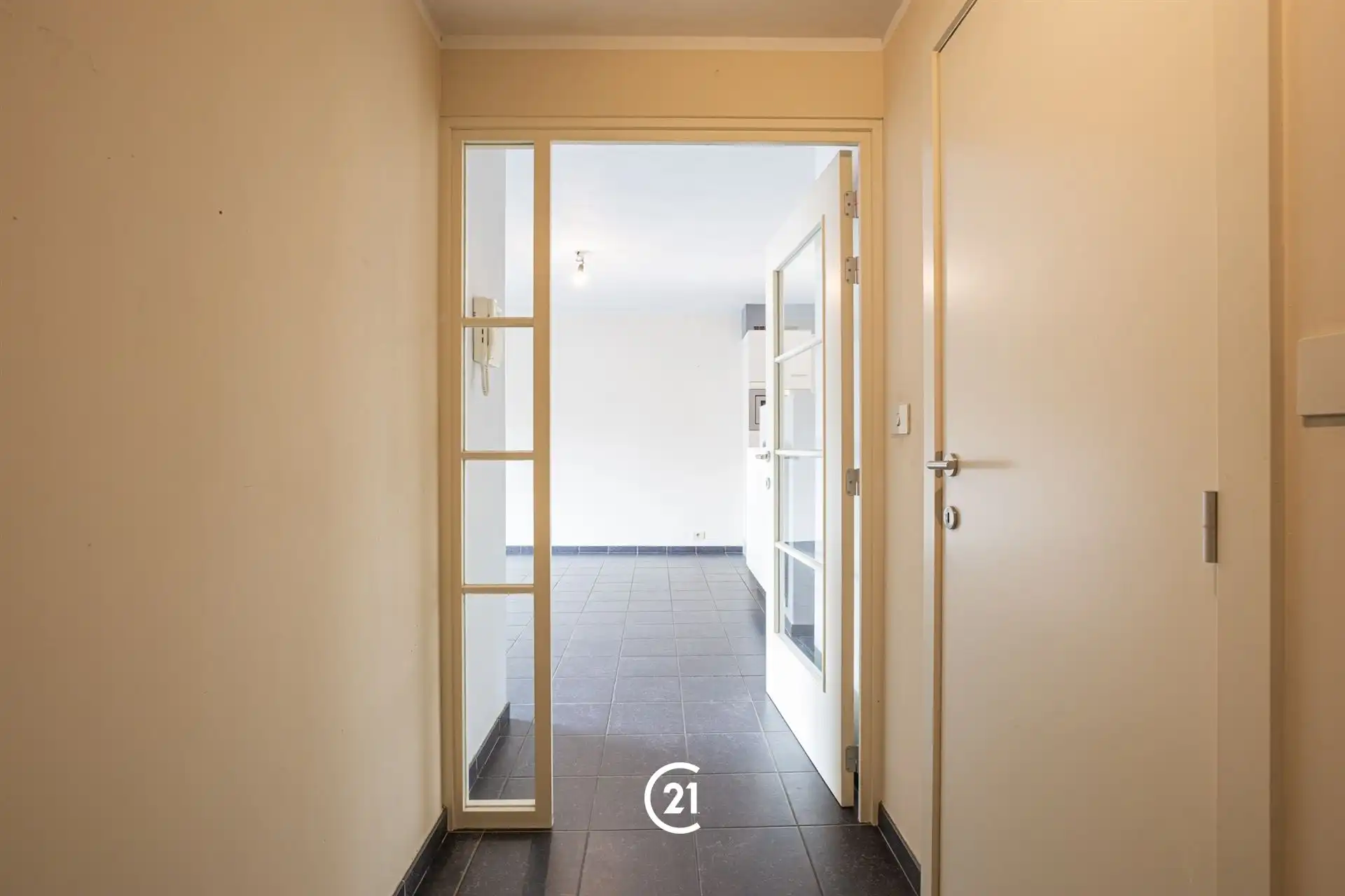 Tweeslaapkamerappartement nabij centrum Oudenaarde foto 6