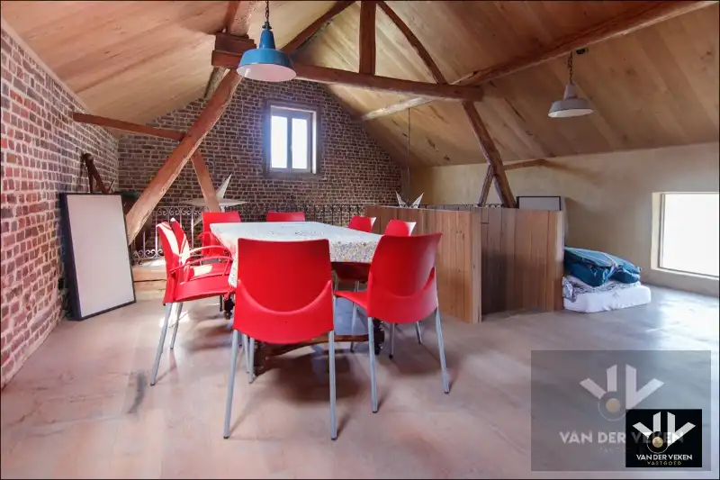Volledig gerenoveerde, instapklare hoeve met authentieke elementen en sfeer in het hart van Haspengouw - een charmante woning én een ideale locatie om uw evenementenlocatie, B&B, kantoor, ... te vestigen! foto 27
