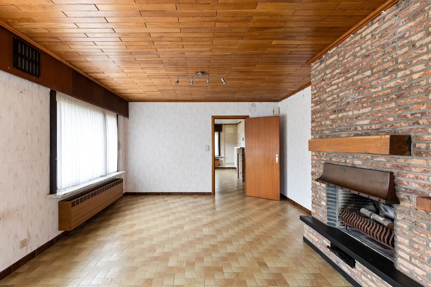 Te renoveren woning in een residentiële wijk in Lotenhulle foto 5