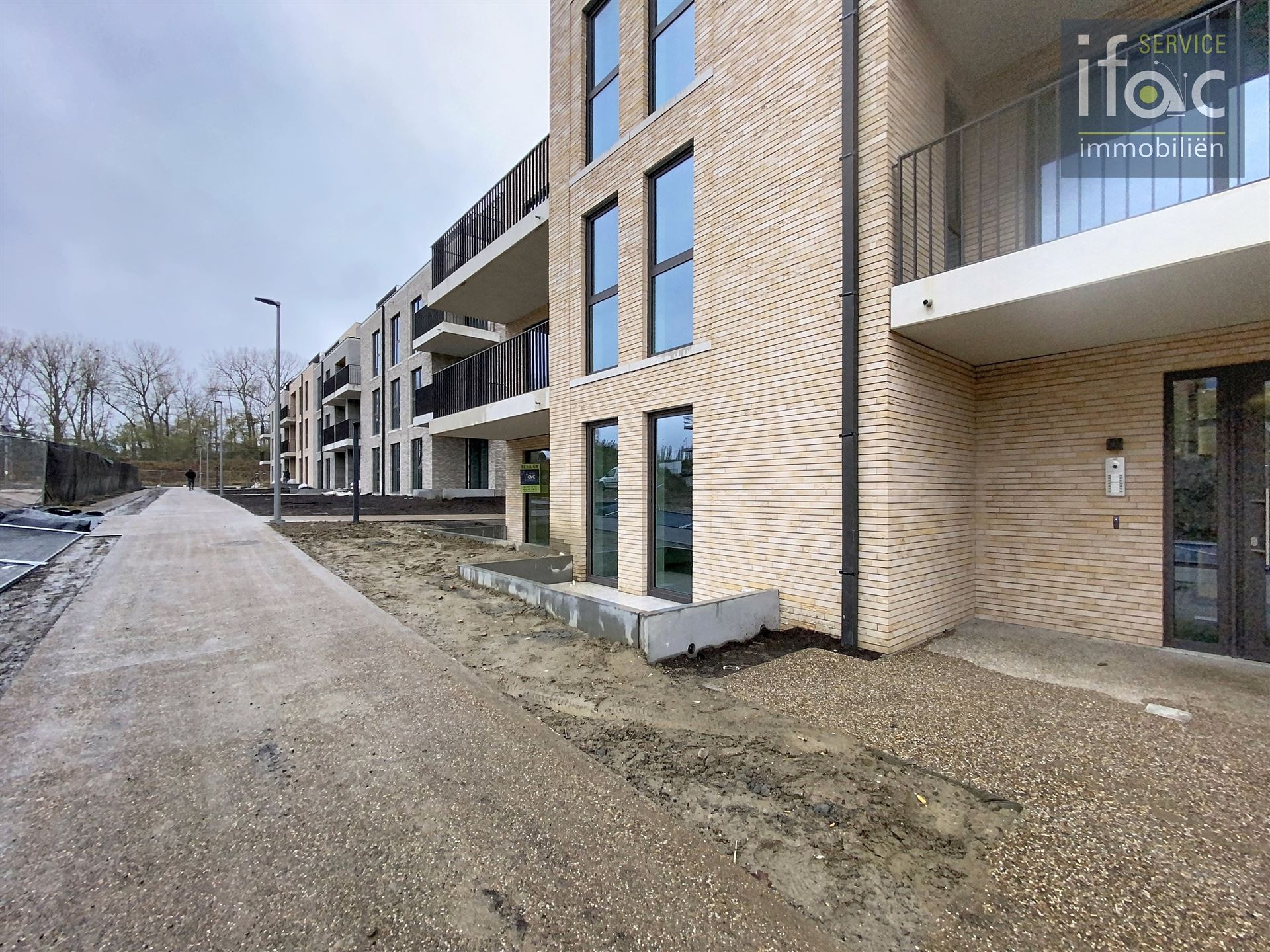 Nieuwbouw appartement met terras en ondergrondse staanplaats foto 17