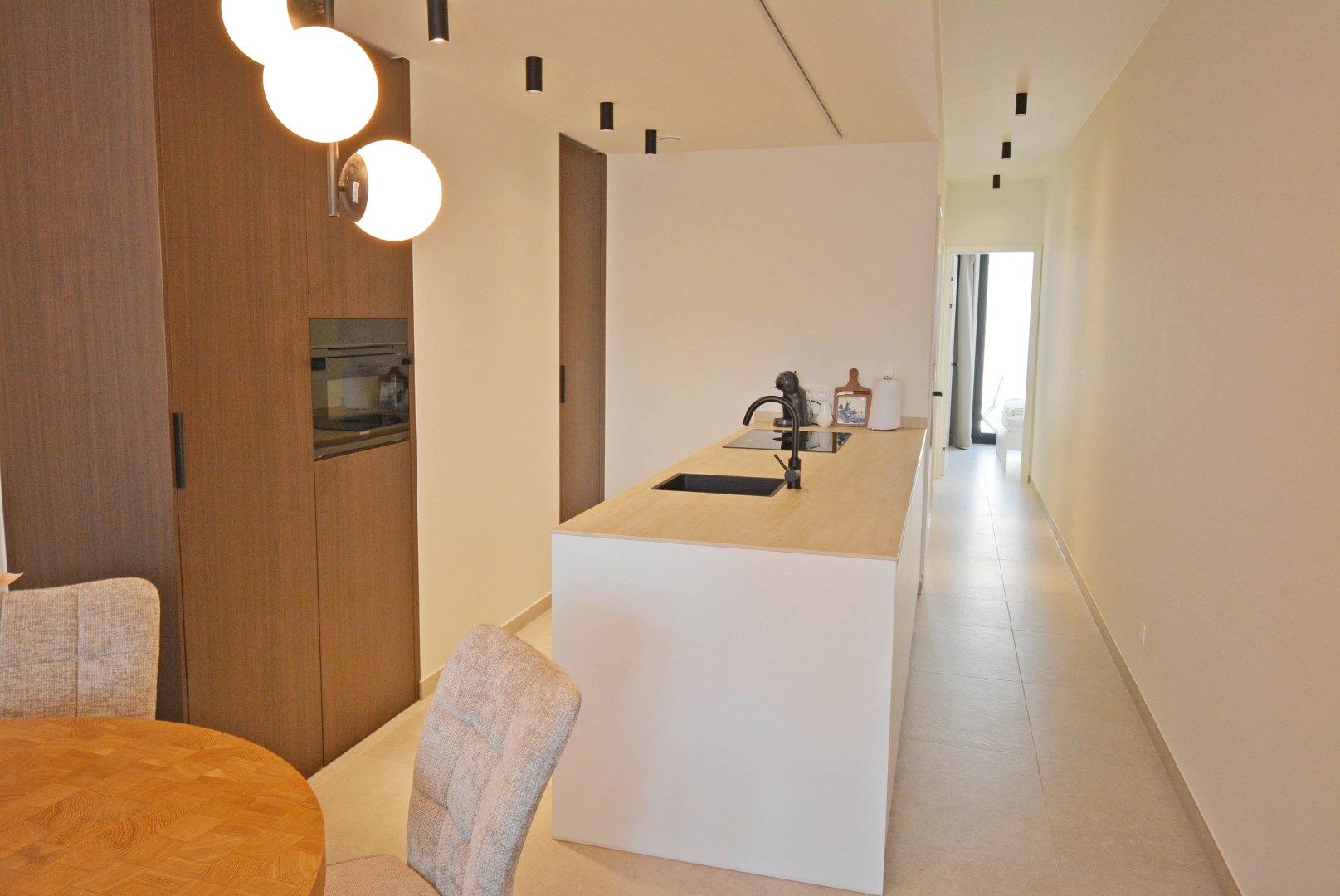 Appartement in het centrum van Knokke met eigen buitenruimte - eerste verhuur! foto 7