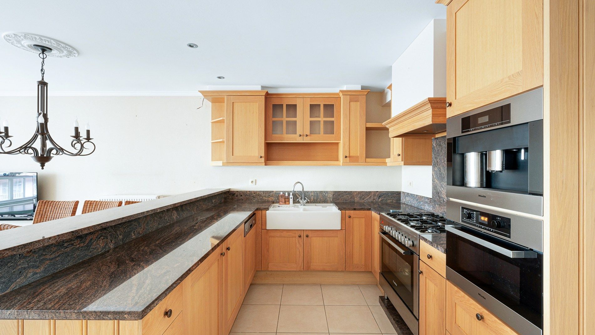 Ruim appartement (100m²) met zongericht terras foto 9