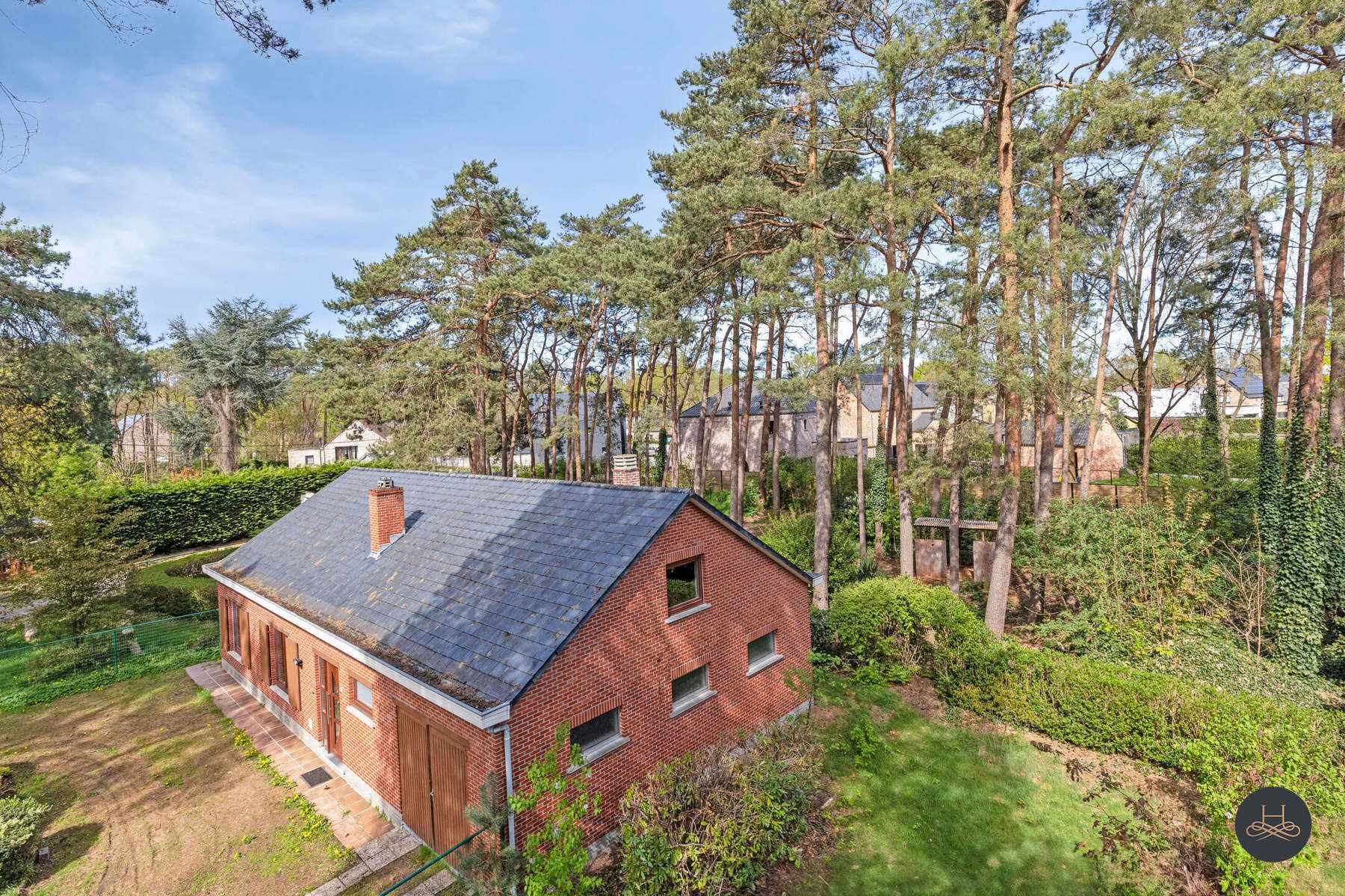 In het groen gelegen openstaande en te renoveren woning  foto 25