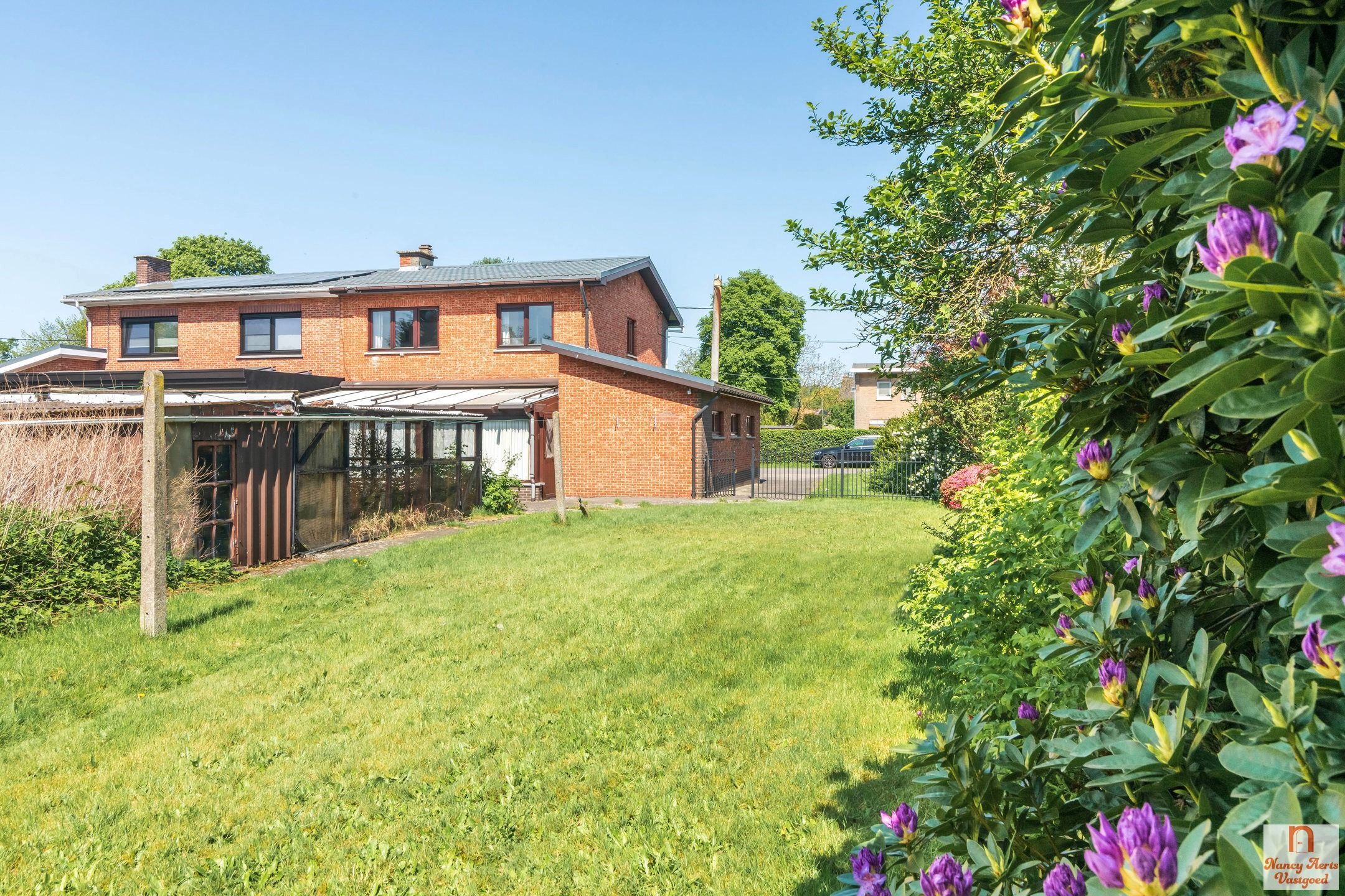 Charmante woning met grote tuin en renovatiemogelijkheden foto 2