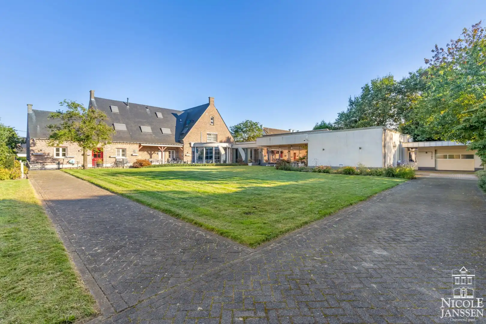 Royale villa in residentiële buurt  foto 22