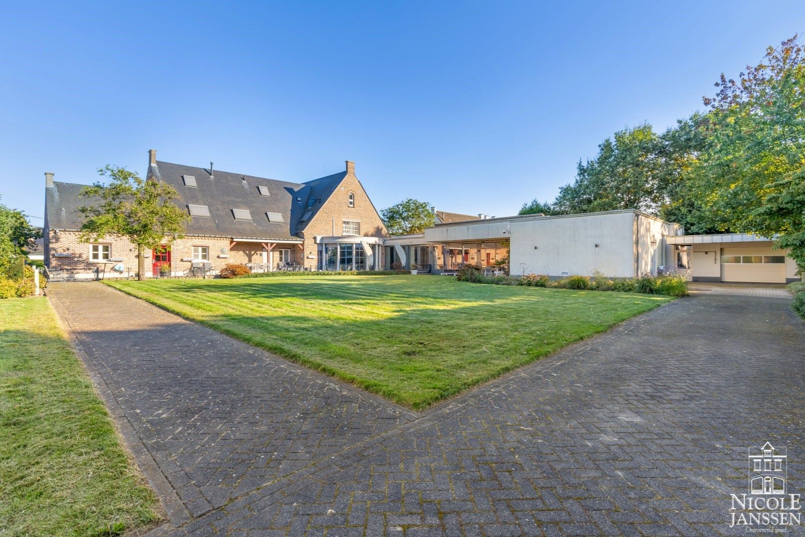 Royale villa in residentiële buurt  foto 22