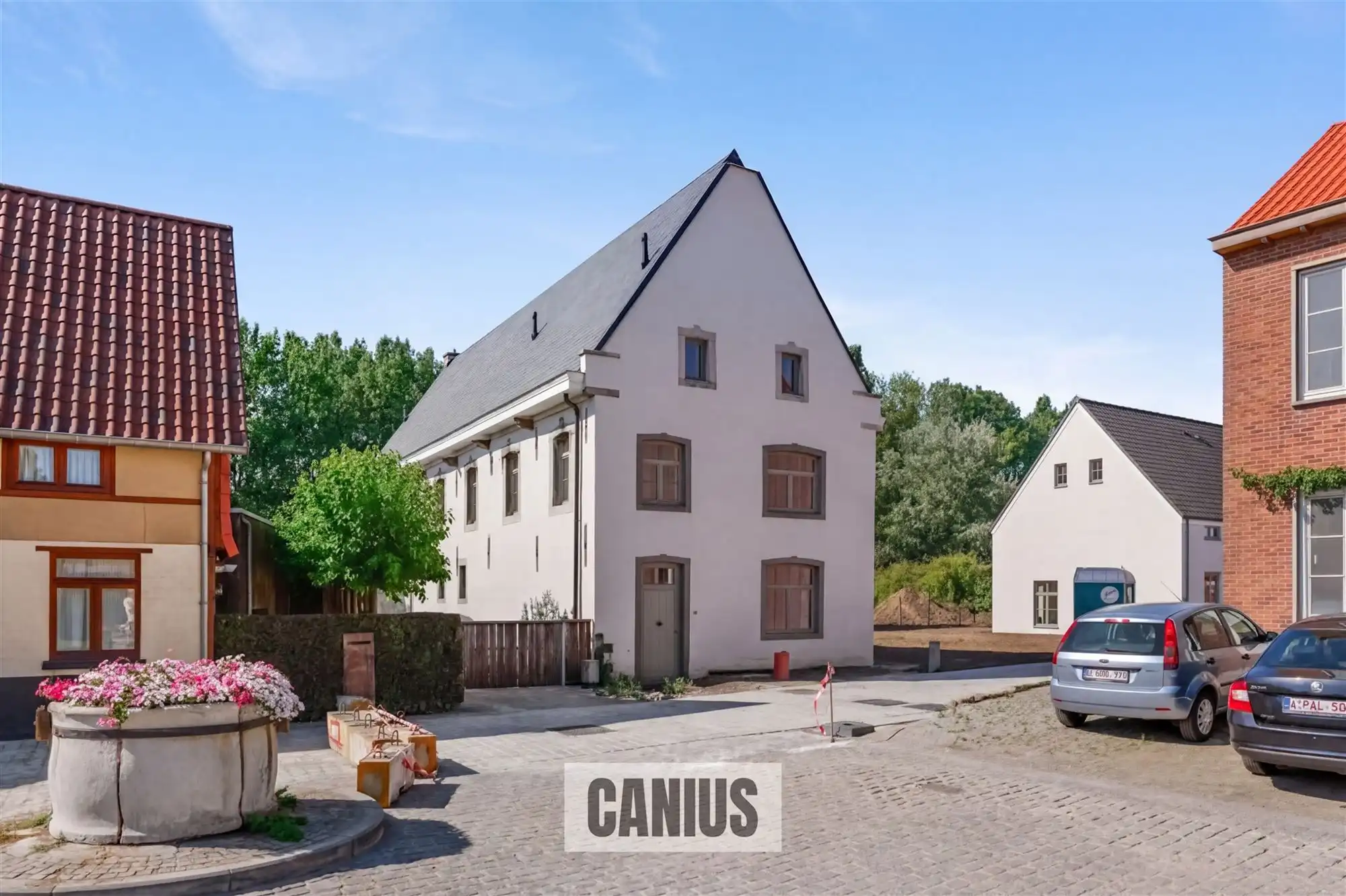 Wonen in een beschermd monument  foto {{pictureIndex}}