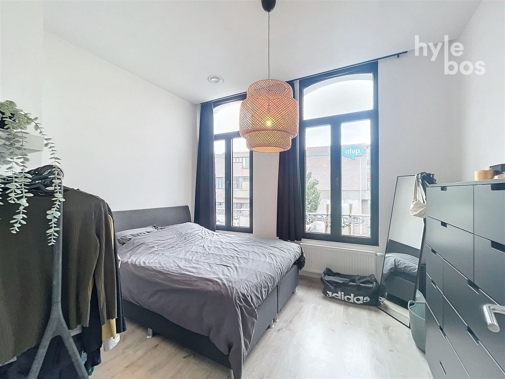 Instapklaar 2 slaapkamer appartement met ruim terras foto 9