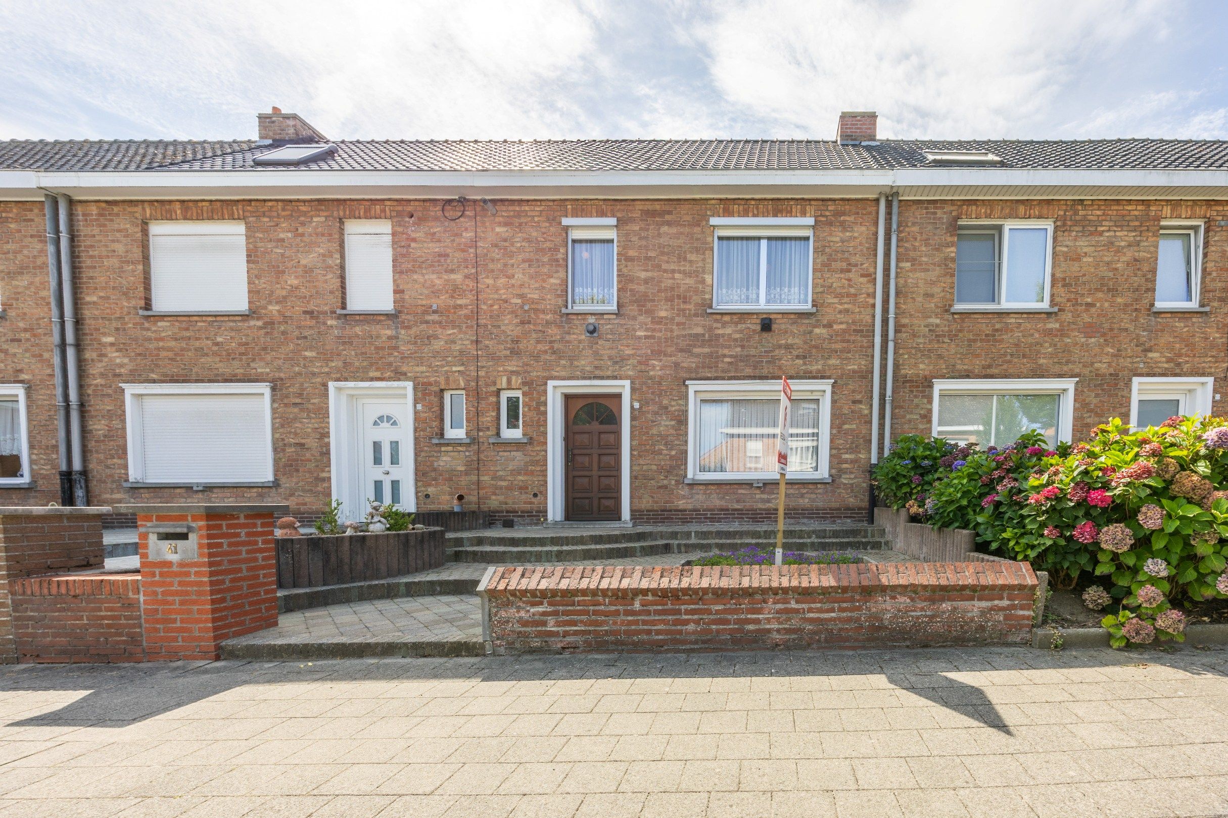Ruime woning met garage en uitweg foto 19