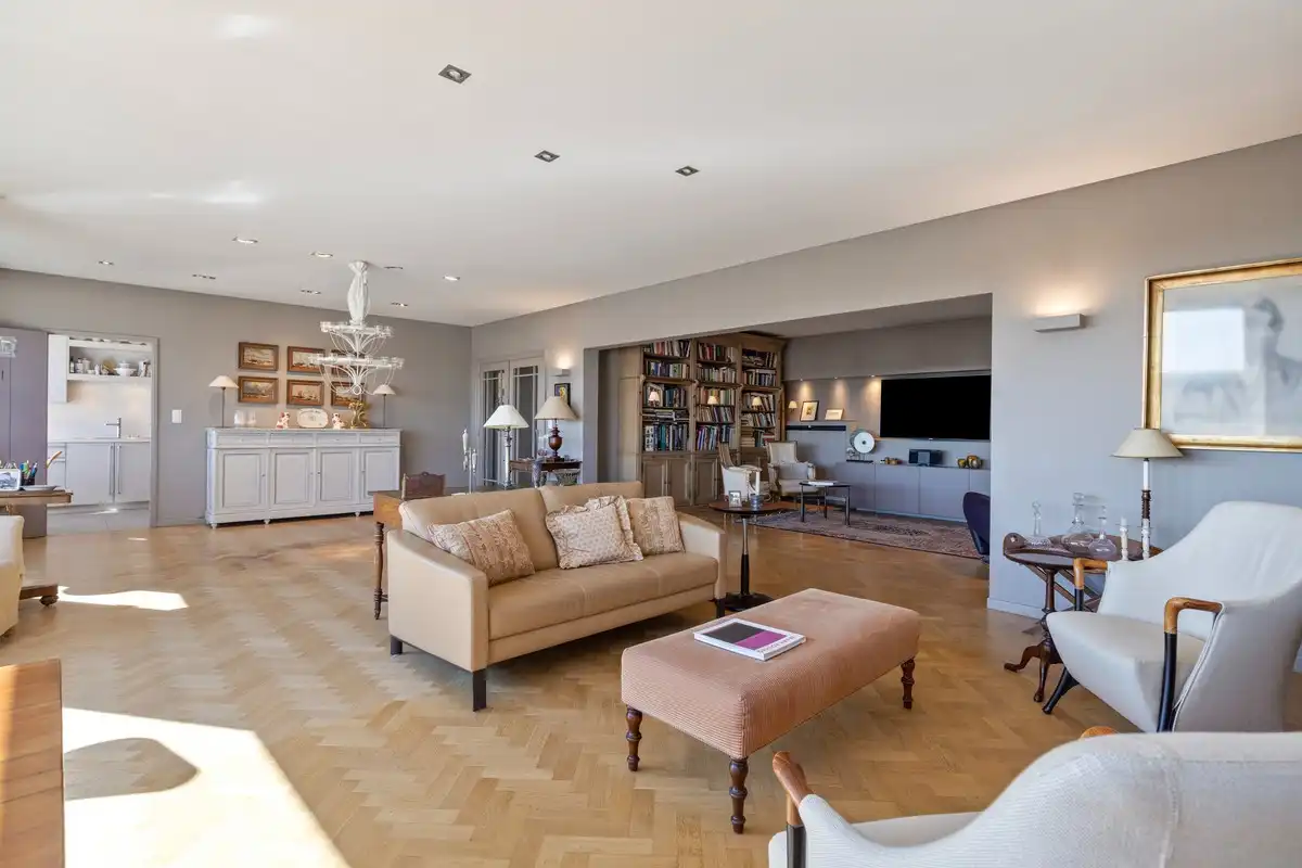 Bijzonder luxueus en groot stadsappartement aan het Zuidpark. foto 2
