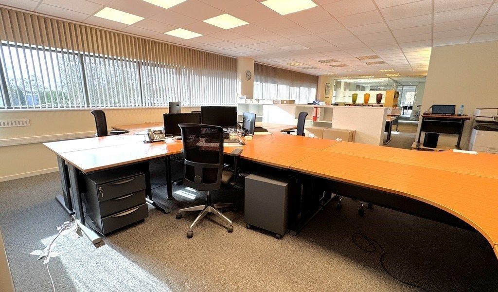 Ingedeelde kantoorruimte met visibiliteit te huur in Sint-Martens-Latem foto 13