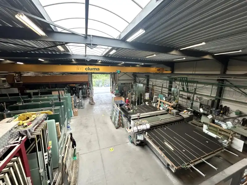 Bedrijfsgebouw van ca. 700 m² + mezzanine + kantoren en buitenopslag op topligging foto 6