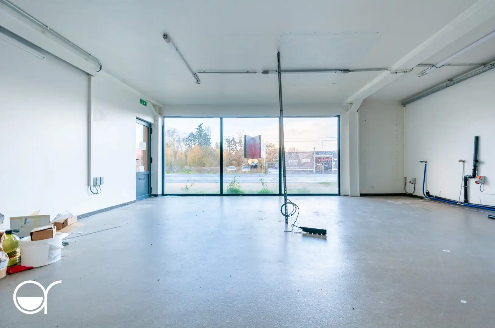 Handelsgelijkvloers op drukke locatie foto 2